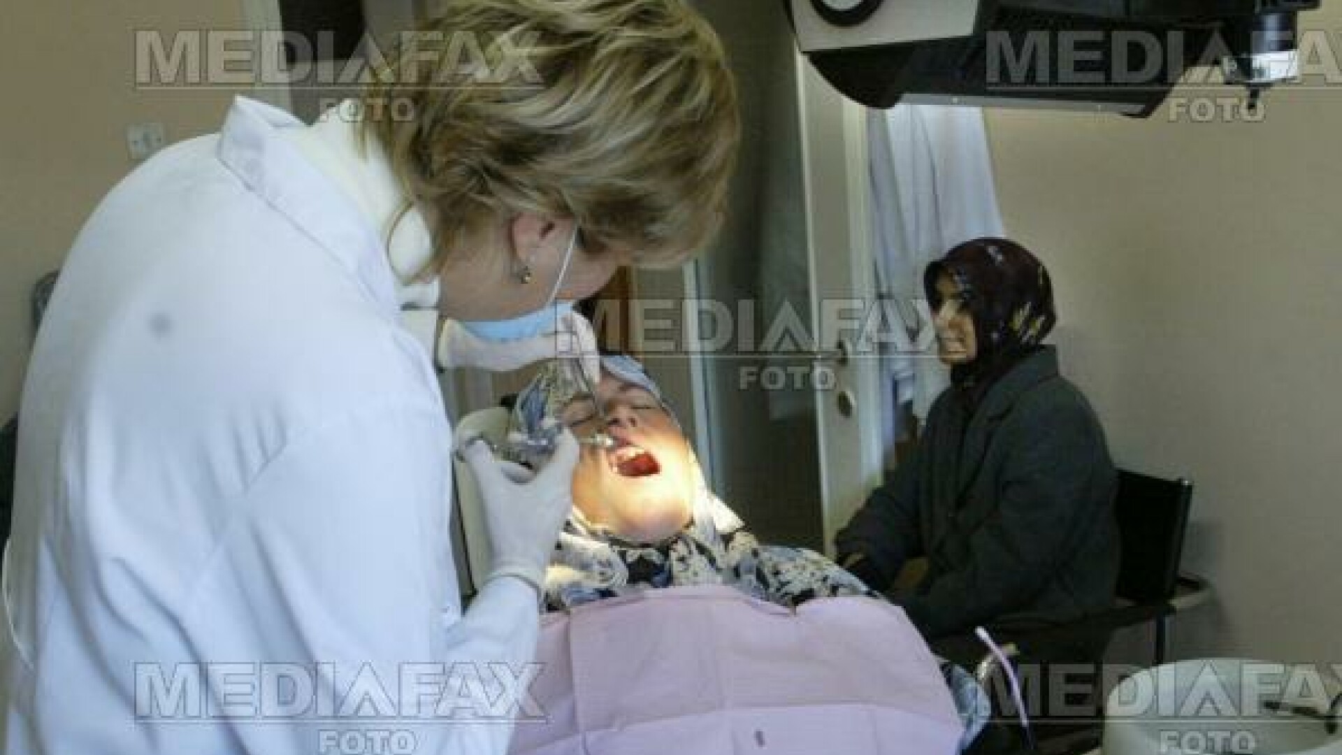 Cosmar la stomatologie pentru o femeie din Ramnicu Sarat