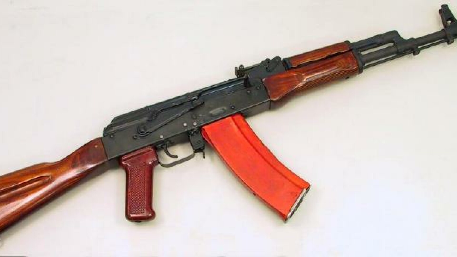 Un adolescent din Rusia a jefuit un magazin cu o arma de jucarie