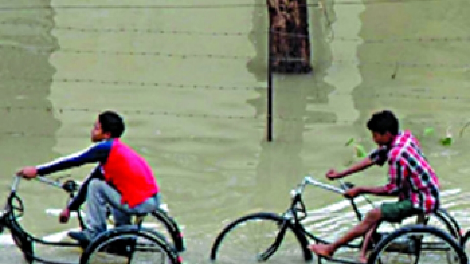 Inundatiile fac ravagii India