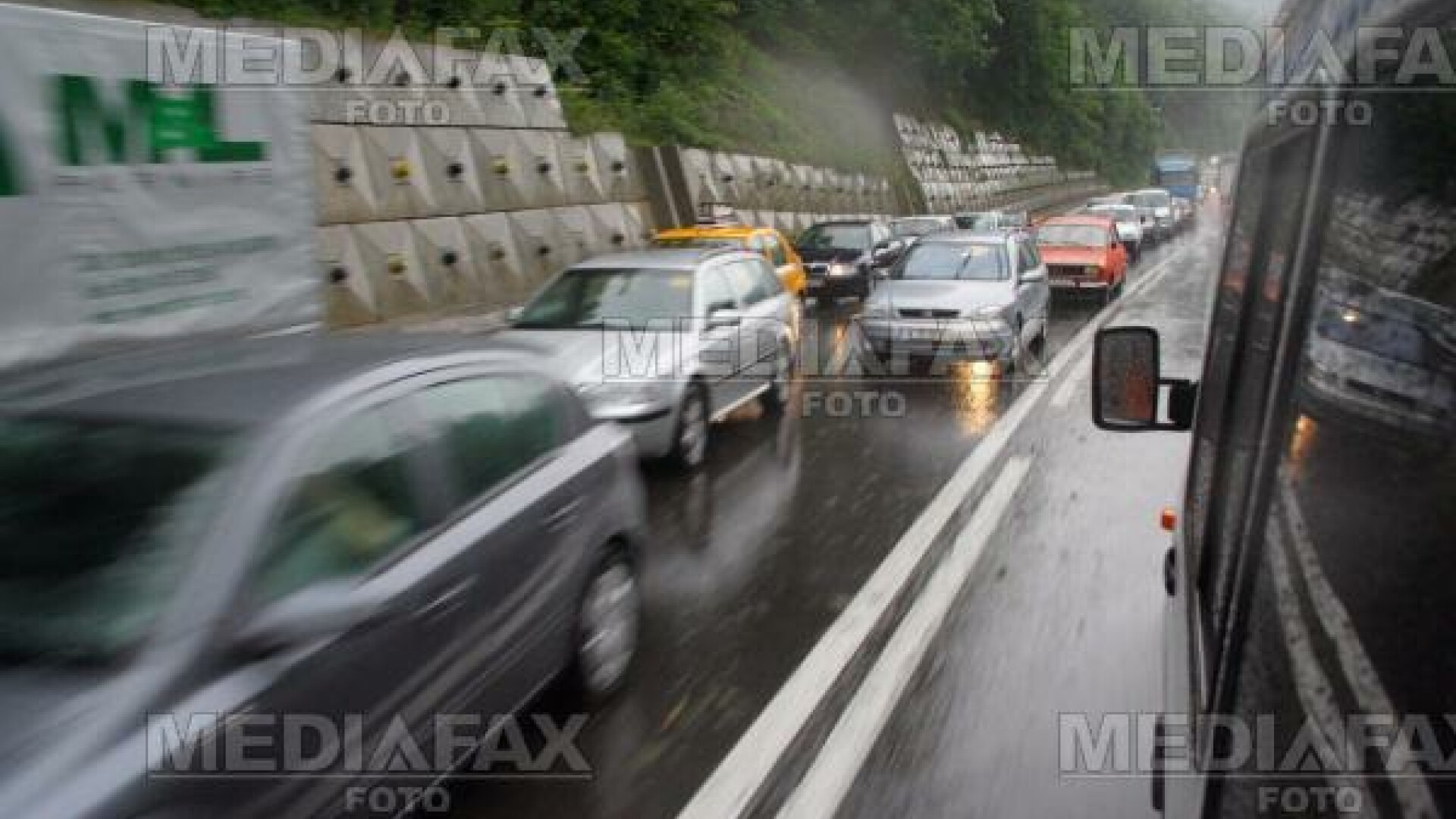 Iasi: trafic reluat pe pasarela din Alexandru cel Bun