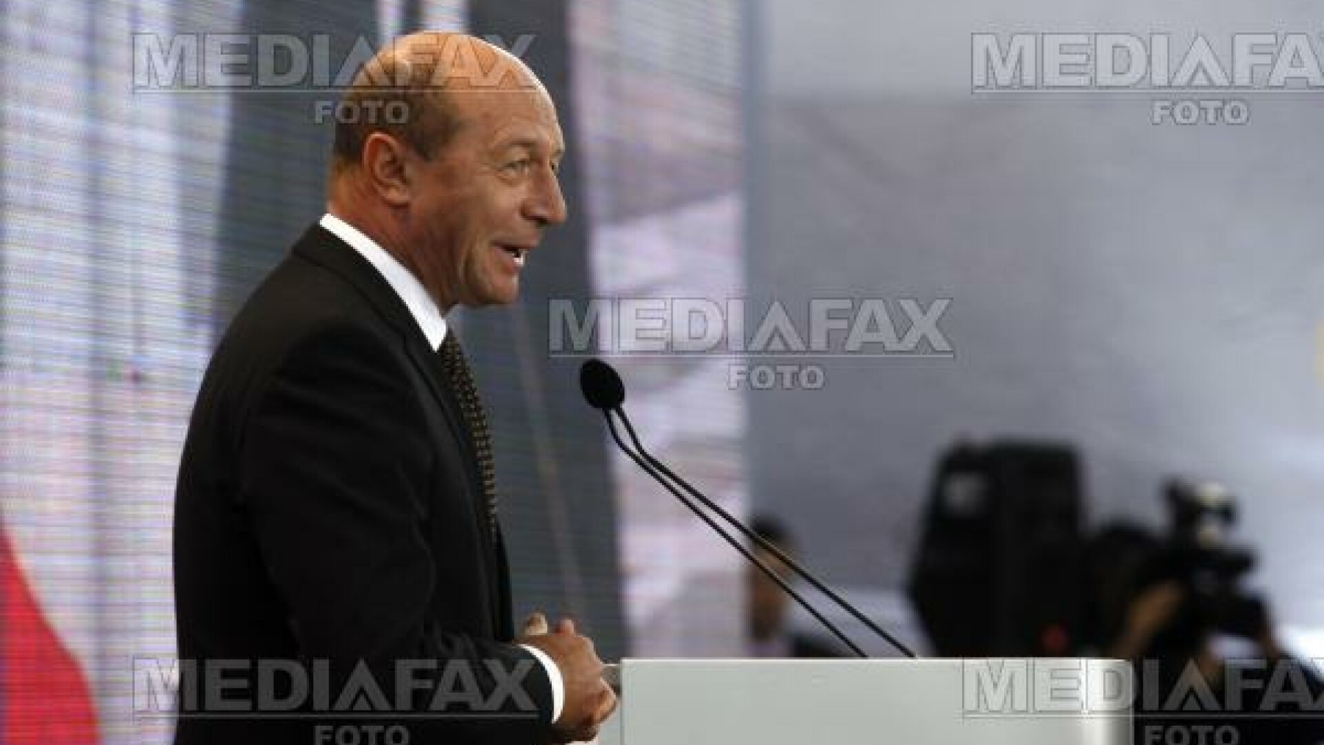 Presedintele Basescu se adreseaza Parlamentului- striri interne pe scurt