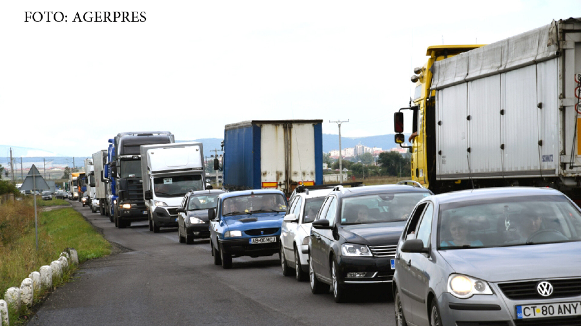 Circulatia rutiera a fost ingreunata pe DN1, intre Alba Iulia si Sebes, pe alocuri traficul fiind chiar blocat, dupa ce zeci de transportatori au strabatut traseul respectiv, pe ambele sensuri, cu o viteza foarte mica, pentru a atrage atentia asupra crest