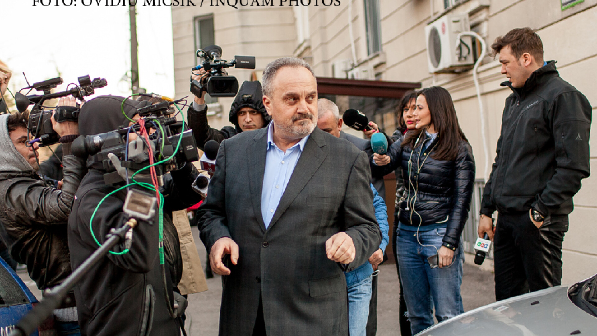 Gabriel Sandu pleaca de la sediul DNA dupa ce a fost audiat de procurori, in Bucuresti, luni, 16 martie 2015. Fostul ministru al Comunicatiilor Gabriel Sandu a venit la DNA pentru a da noi declaratii în dosarul