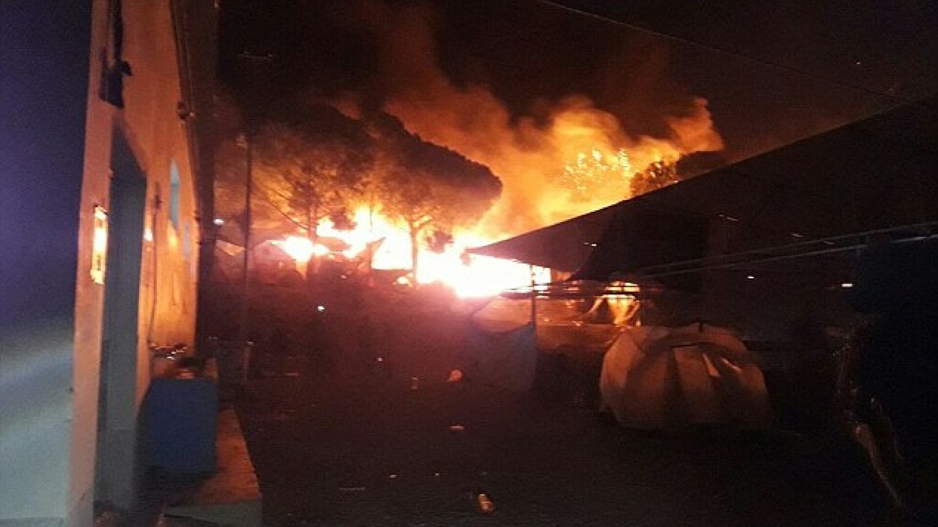 Incendiu tabara imigranti Grecia