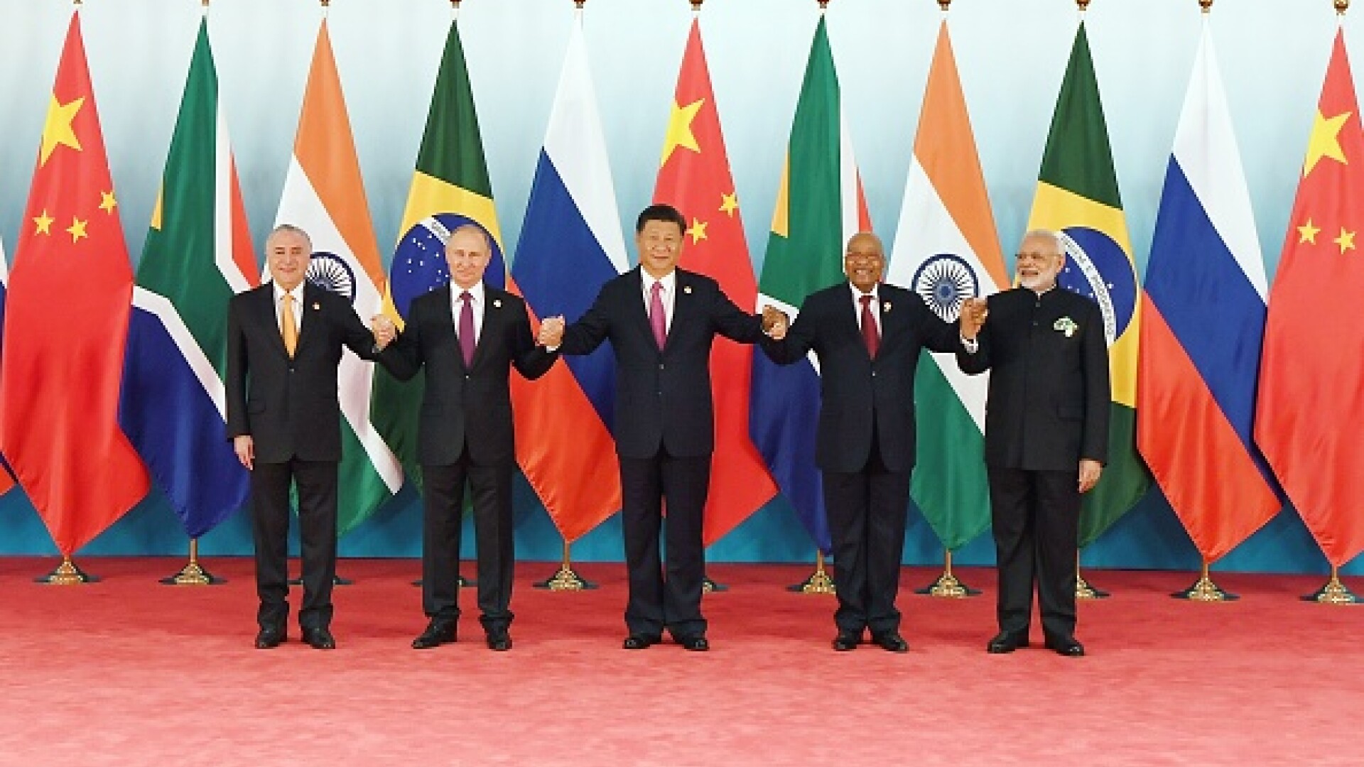 Liderii BRICS s-au ținut de mână la Summit