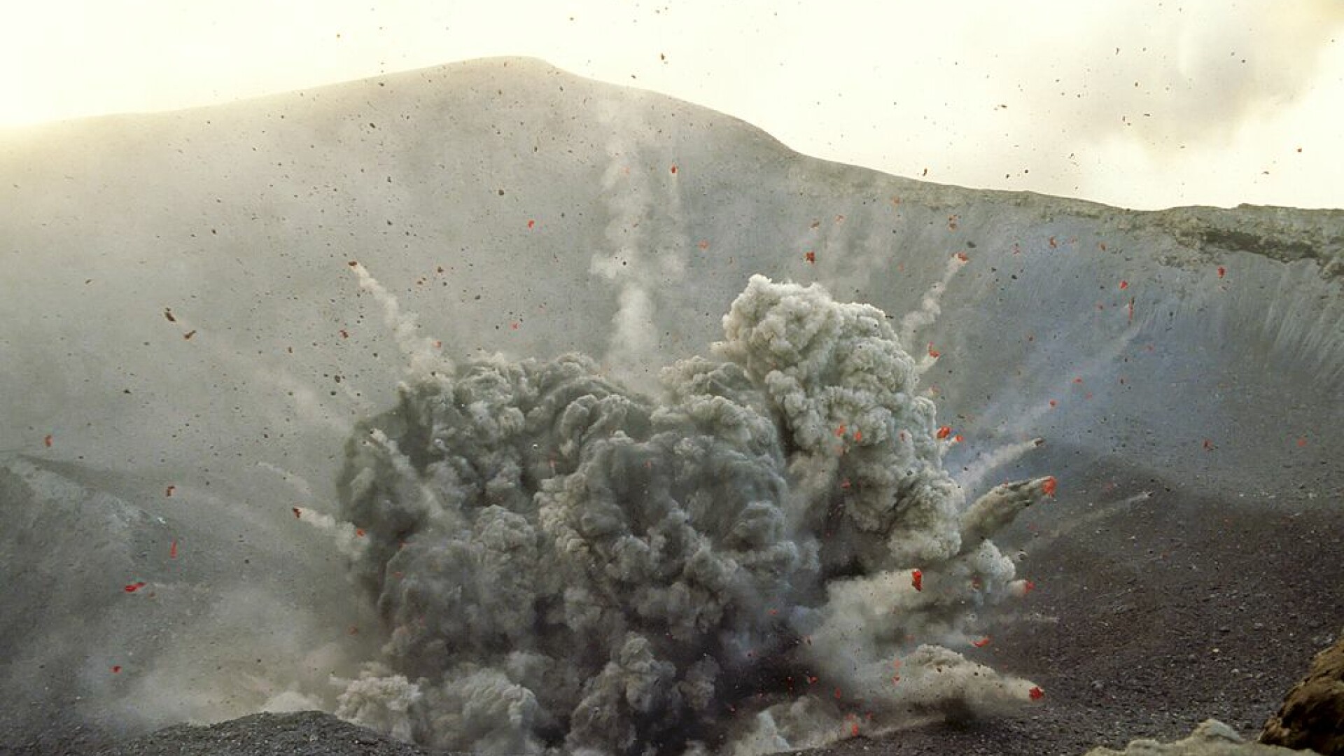 eruptie a unui vulcan in Vanuatu