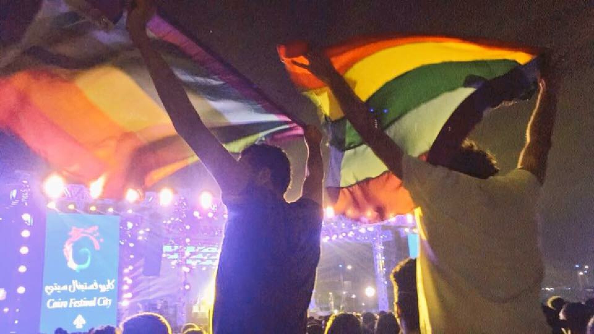 Steag LGBT la un concert din Egipt