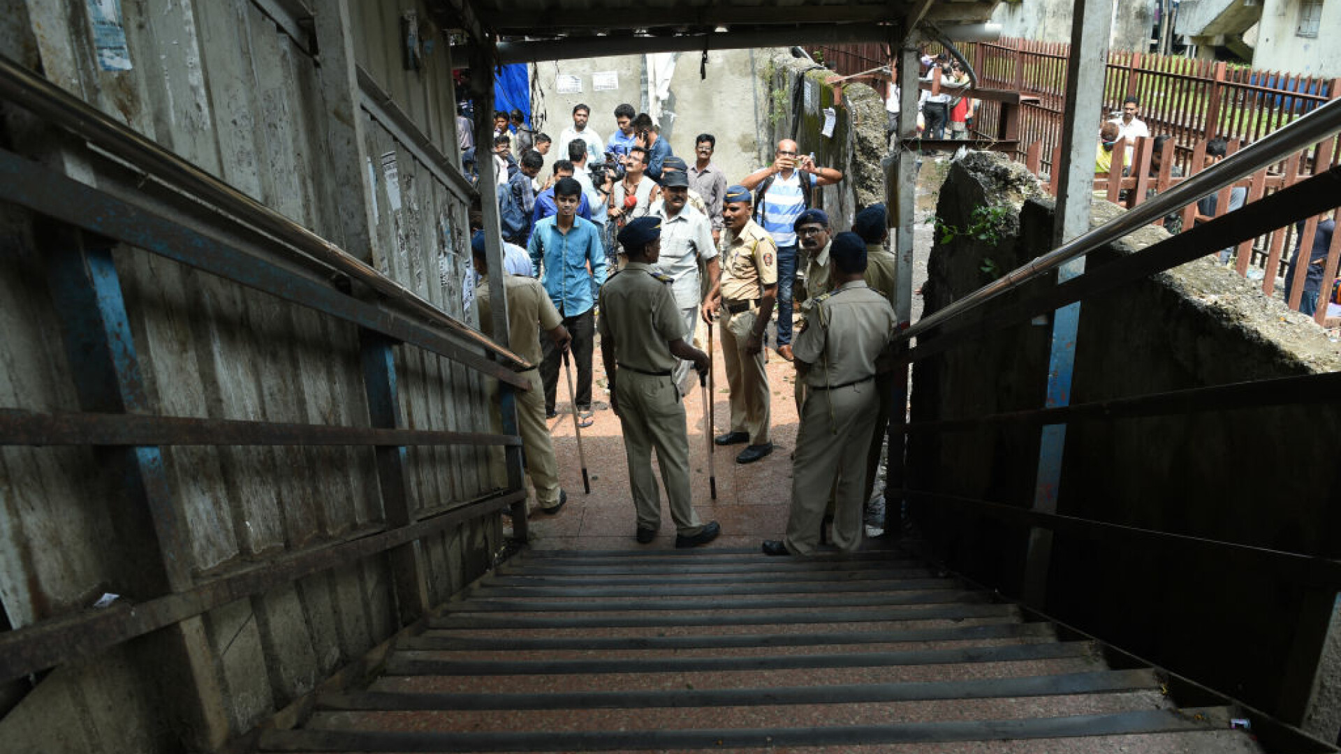 ancheta dupa busculada de la gara Elphinstone, Mumbai