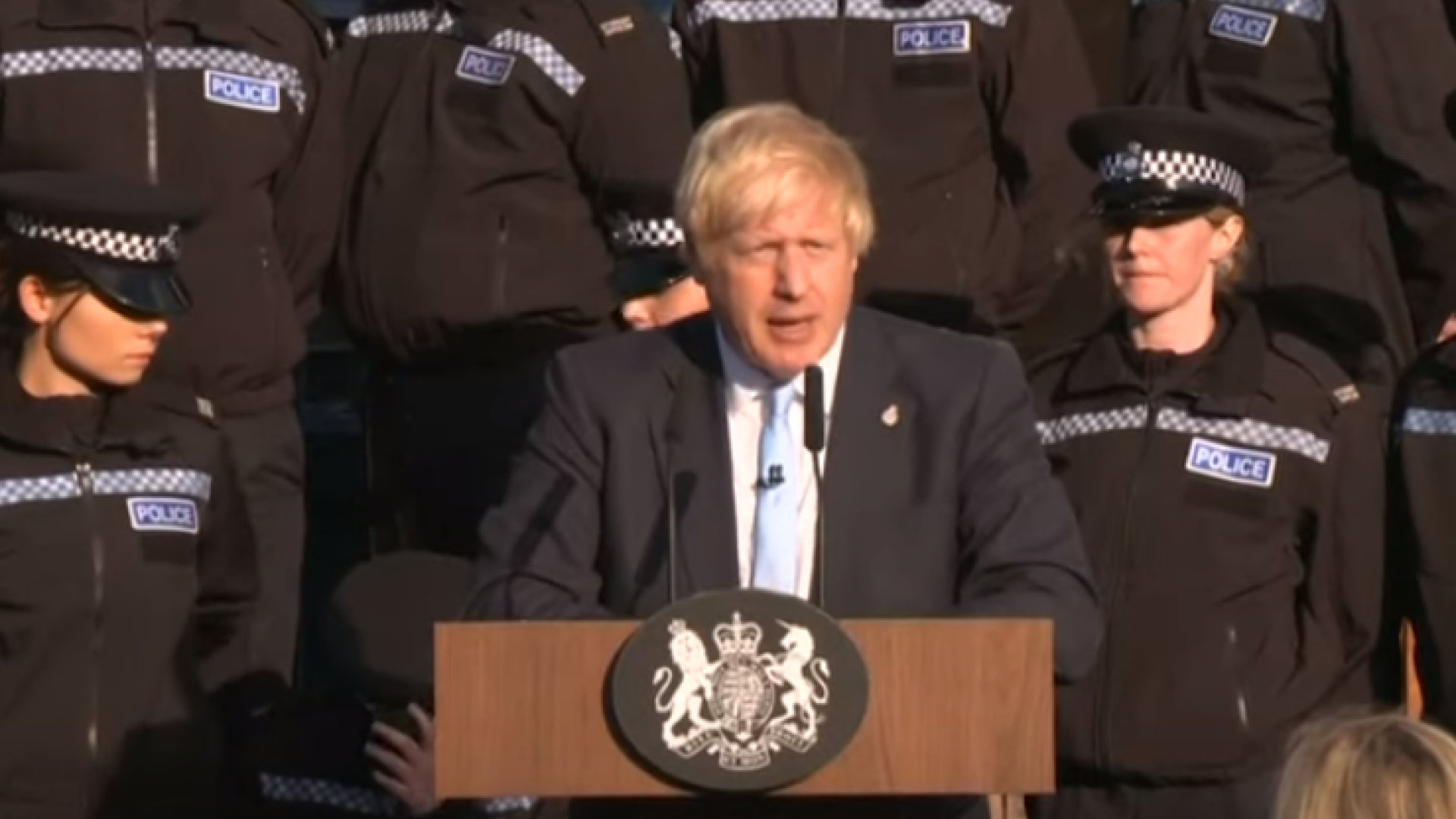 Reacția lui Boris Johnson, când o polițistă leșină în timpul discursului său