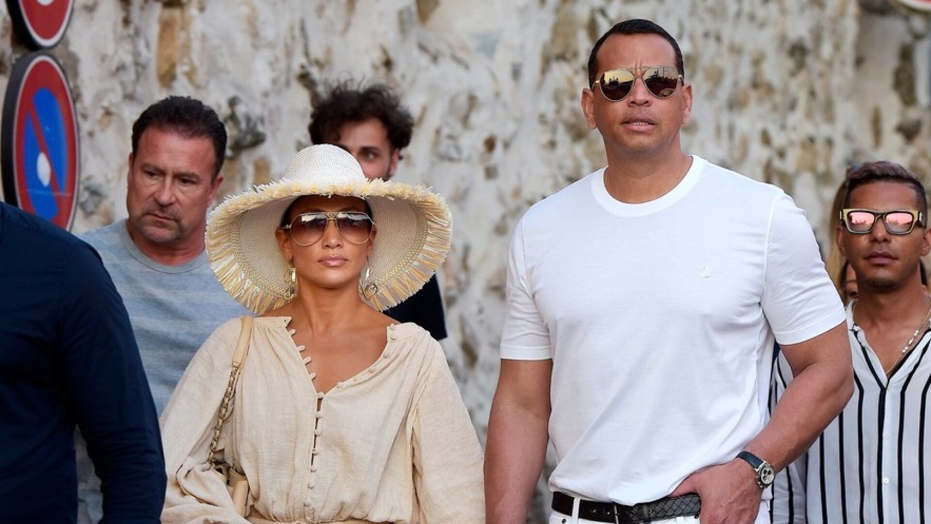 Jennifer Lopez, din nou în centrul atenției în St.Tropez. Nu a lăsat loc imaginației