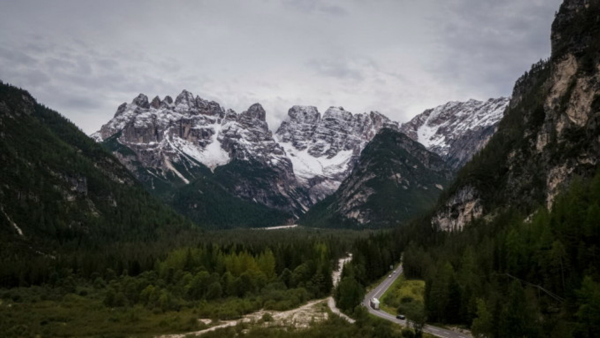 Un gheţar de pe Mont Blanc riscă să se prăbuşească. Ce au făcut autoritățile italiene