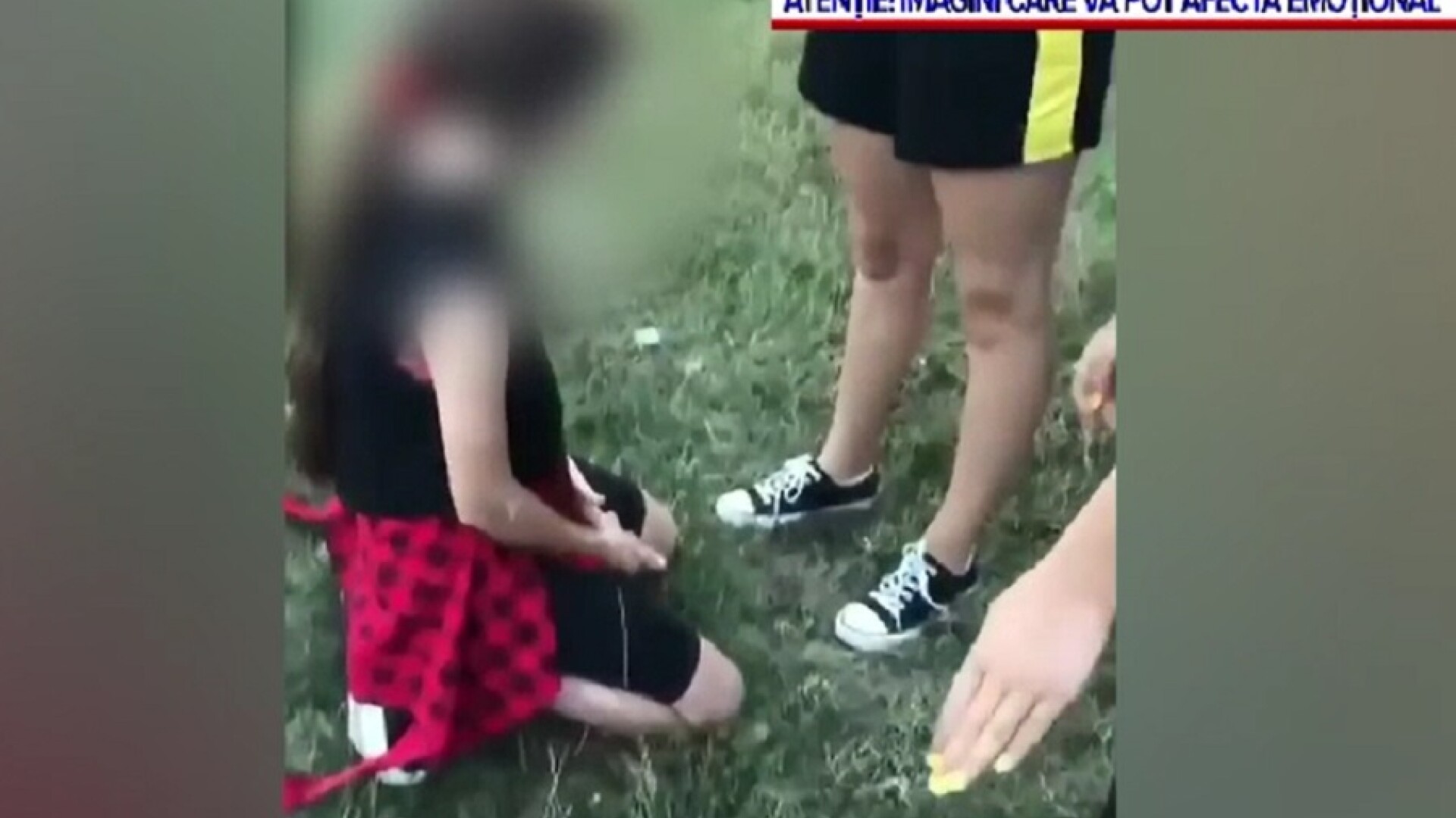 Prima reacție a băiatului care a filmat imaginile cu fata bătută și umilită, la Târgu Jiu: 