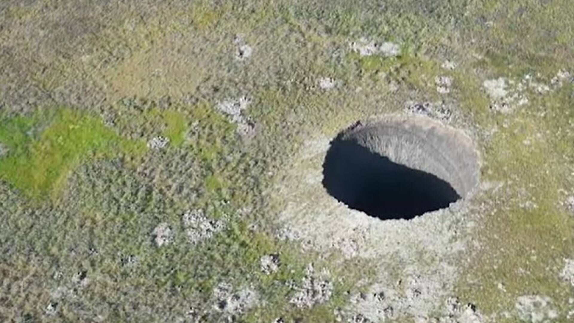 Fenomen îngrijorător. Numărul craterelor din Siberia îi uimește pe oamenii de știință