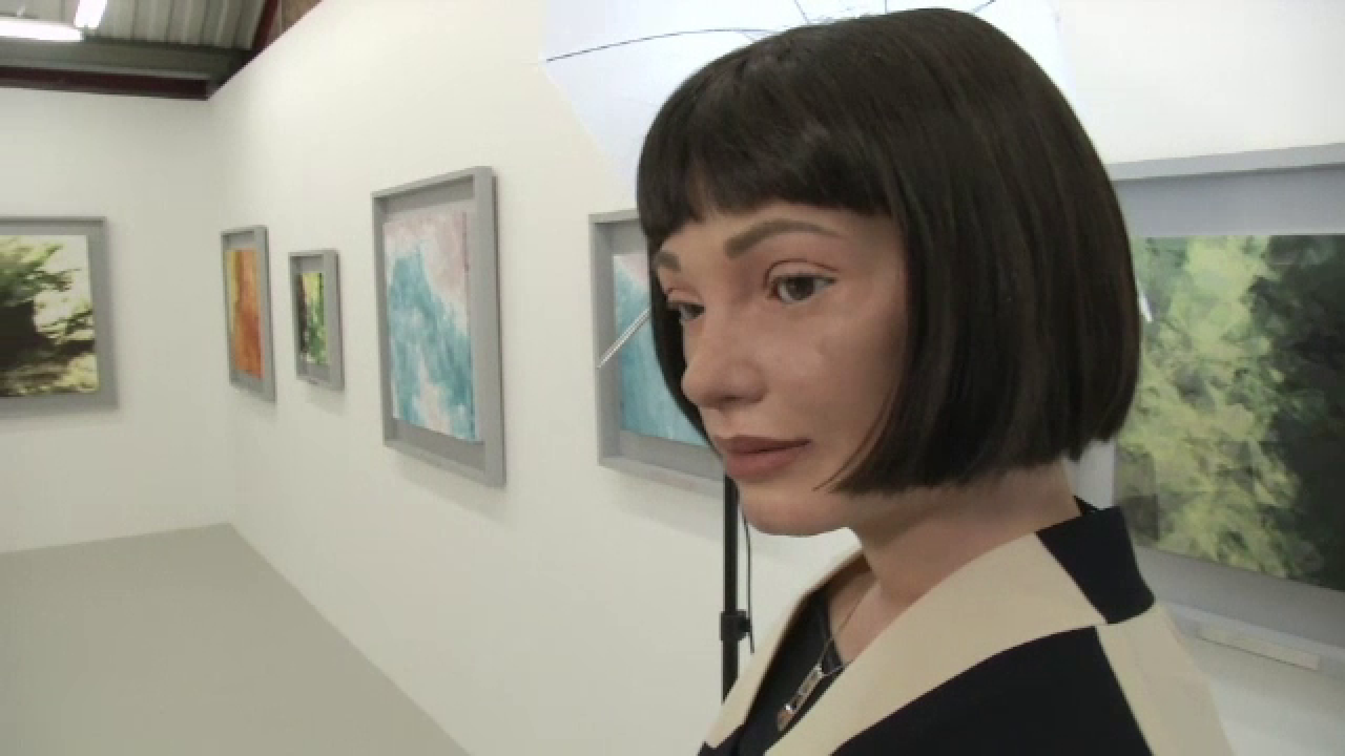 Prima expoziție de pictură realizată de un robot. Ce reacții a primit