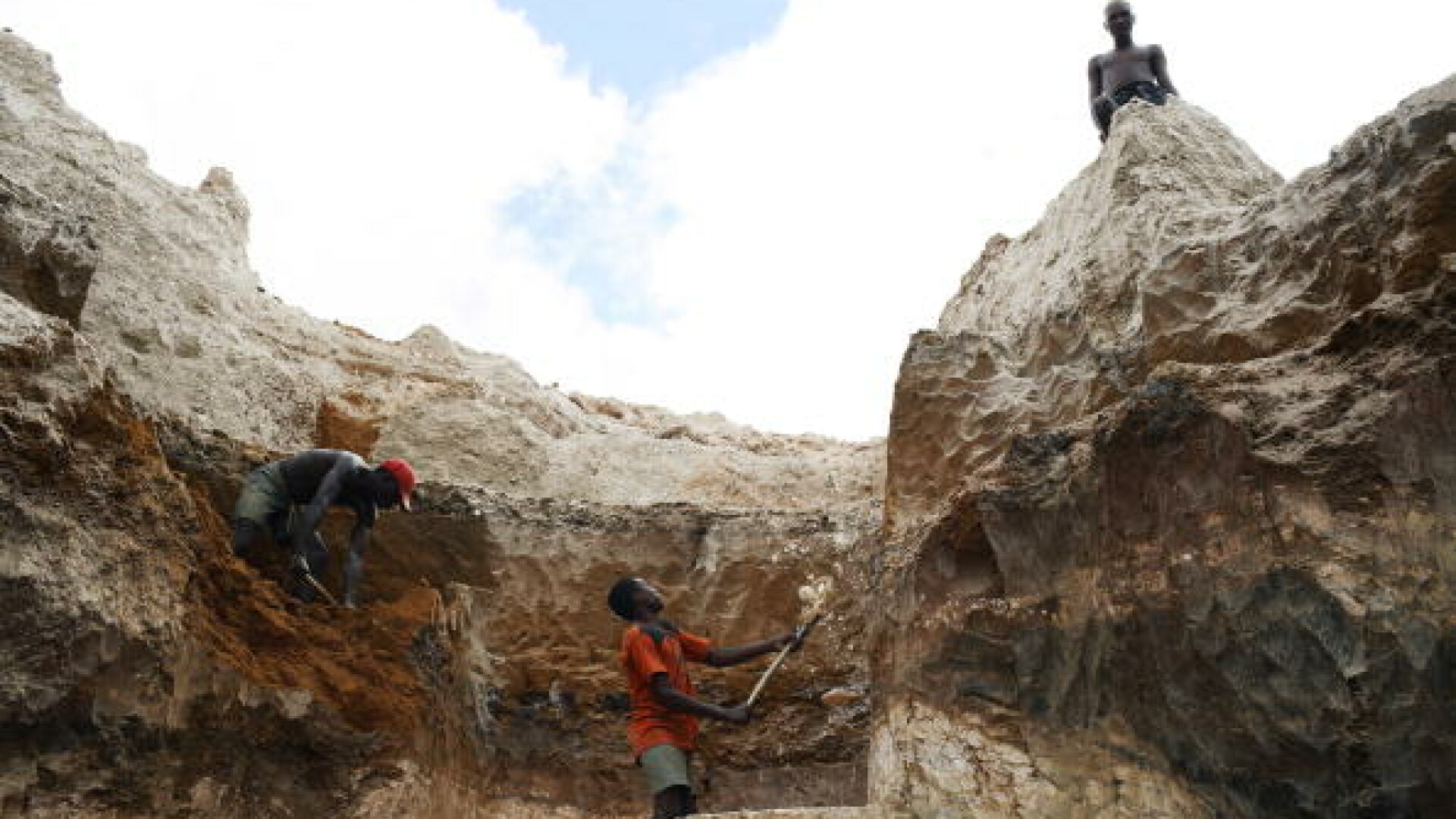 O mină de aur neautorizată s-a prăbușit în Congo. Cel puțin 50 de persoane au murit