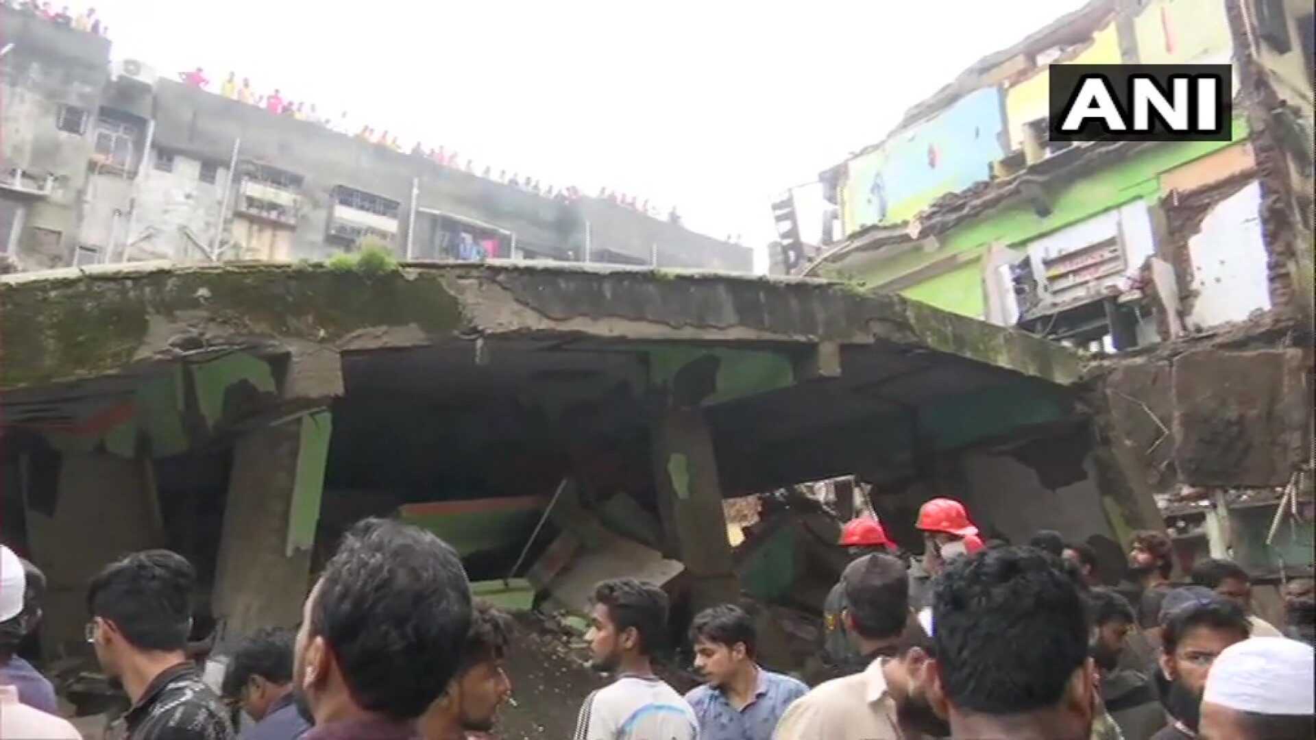 Clădire prăbușită lângă Mumbai