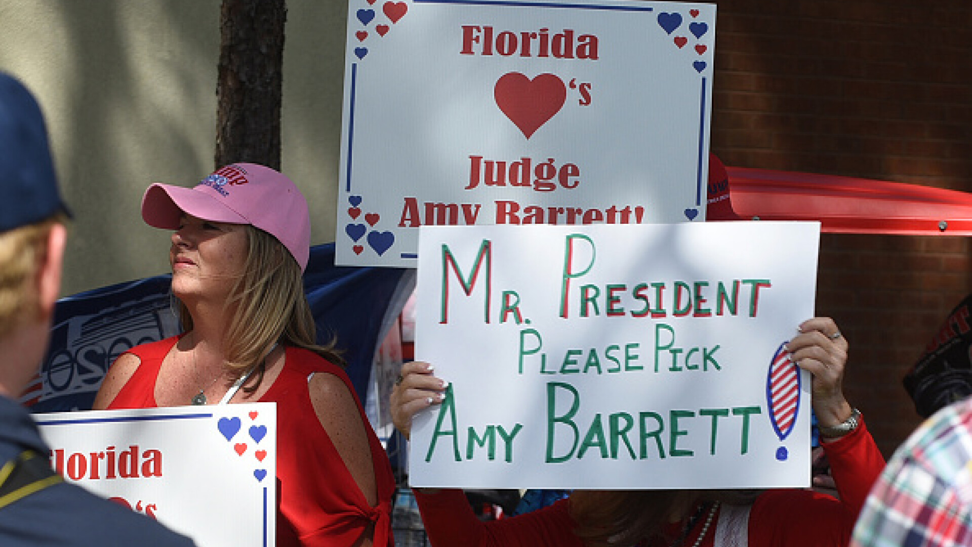 Donald Trump intenţionează să o numească la Curtea Supremă pe Amy Coney Barrett