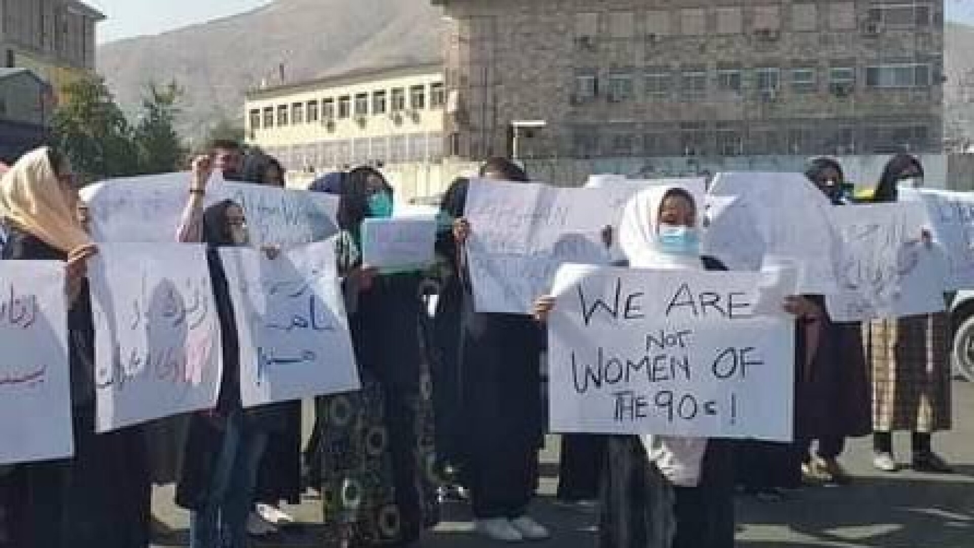 femei Afganistan protest