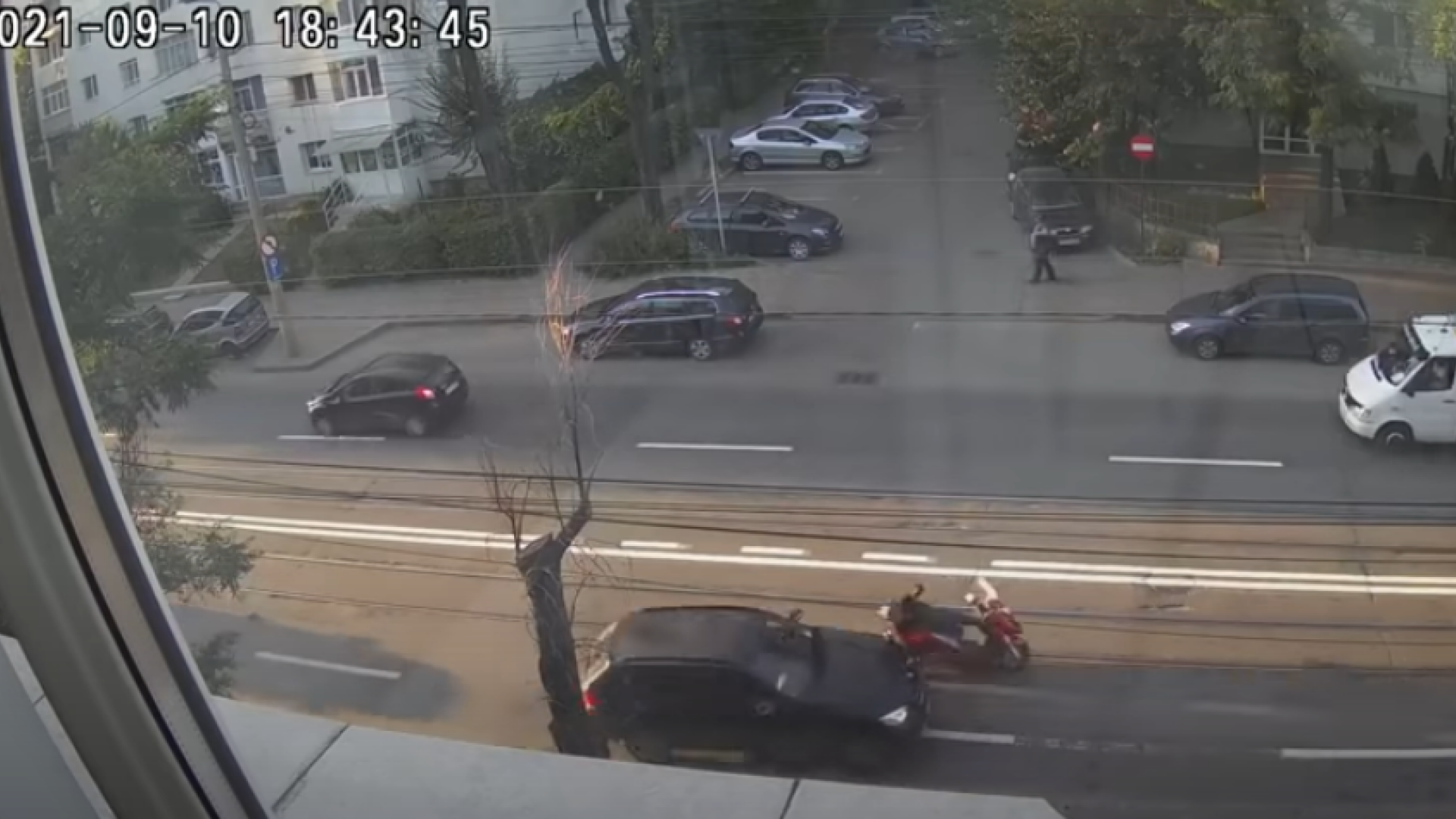 O șoferiță din Iași a lovit intenționat un motociclist care mergea în paralel cu ea VIDEO