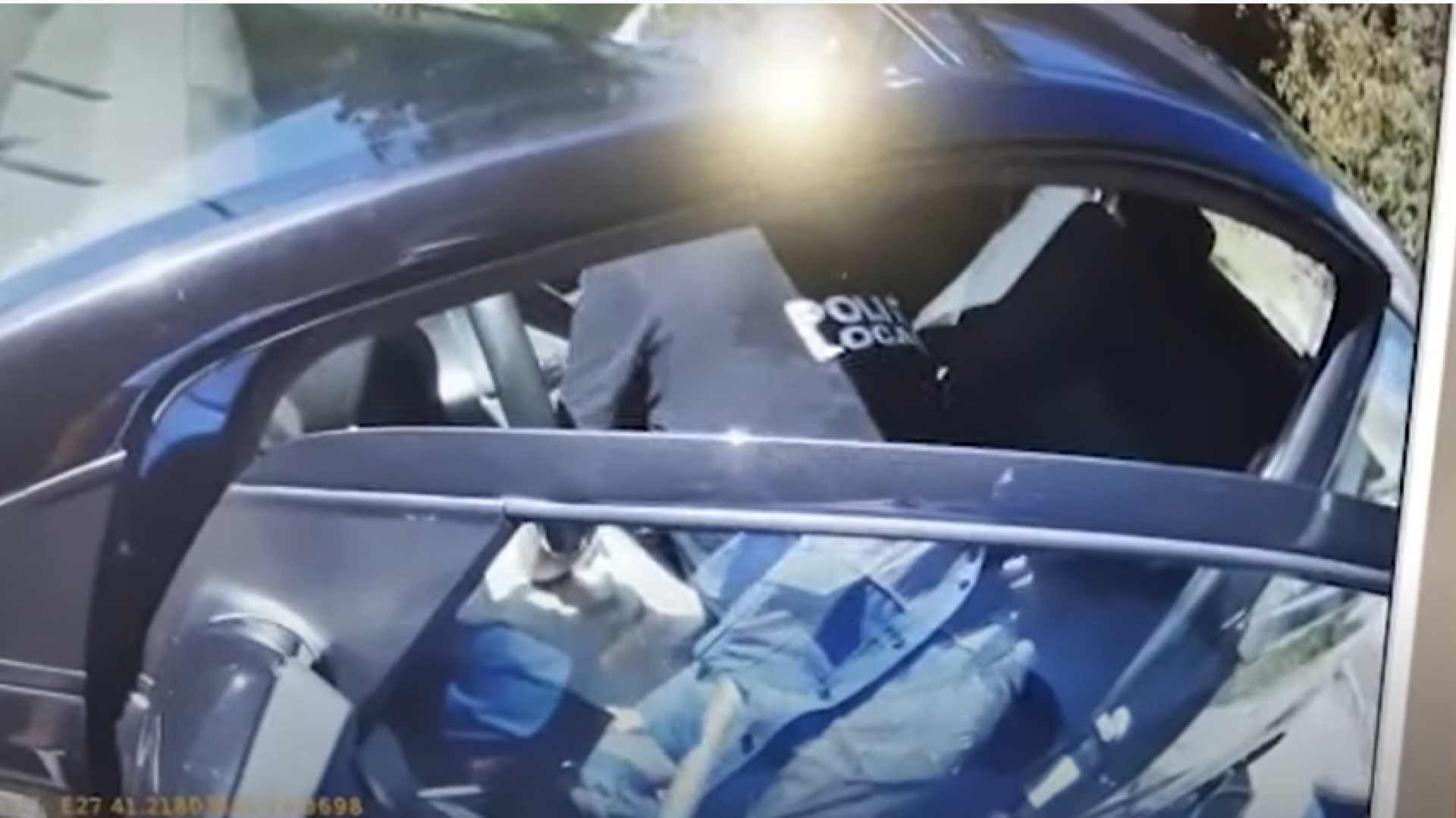 Polițist local din Bârlad, pus să spele mașina șefului în timpul serviciului. Cu ce a fost răsplătit VIDEO