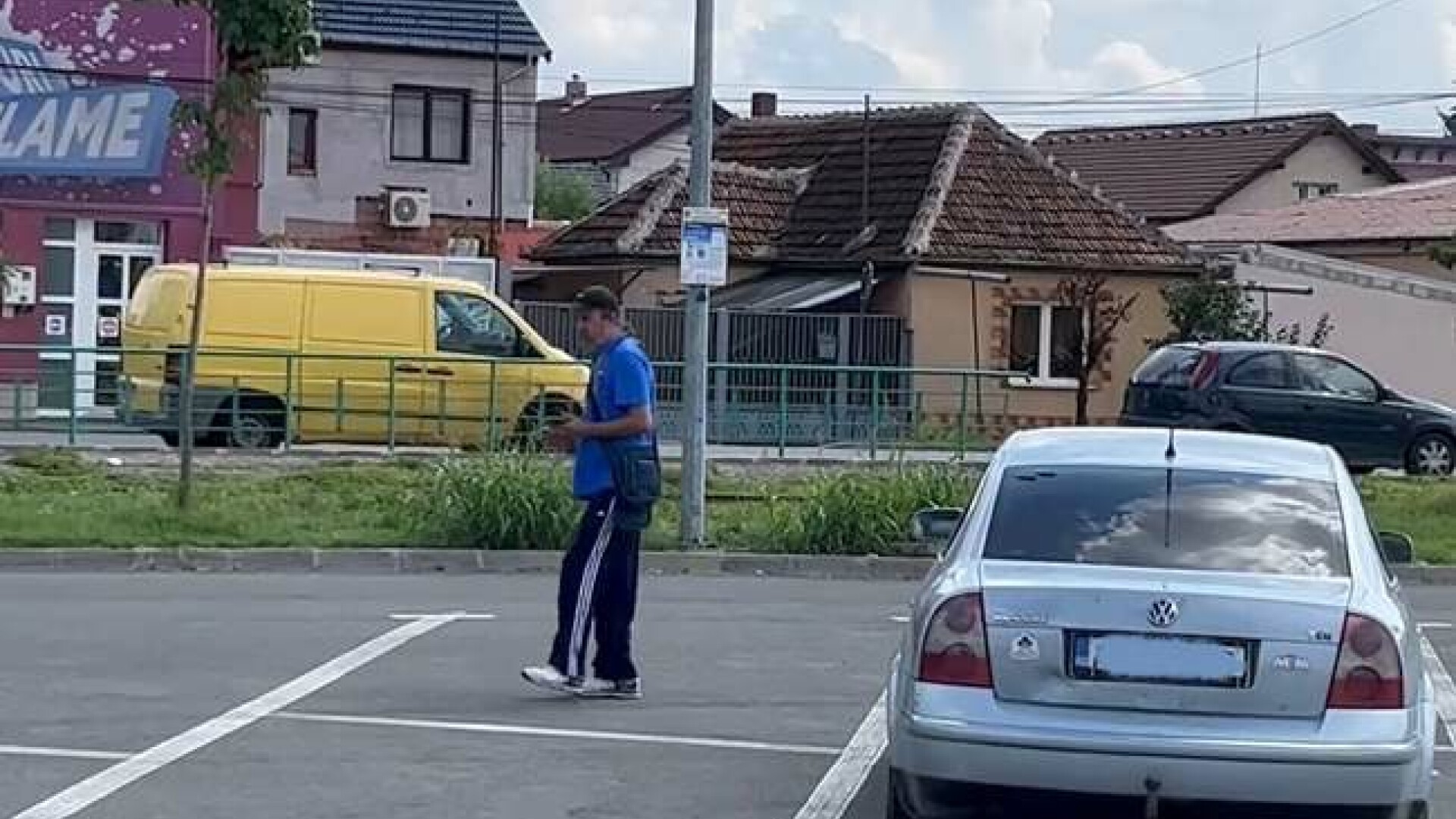 Parcagiu al Primăriei din Arad, beat de abia se ținea pe picioare, a împărțit amenzi. Ce s-a întâmplat după |VIDEO