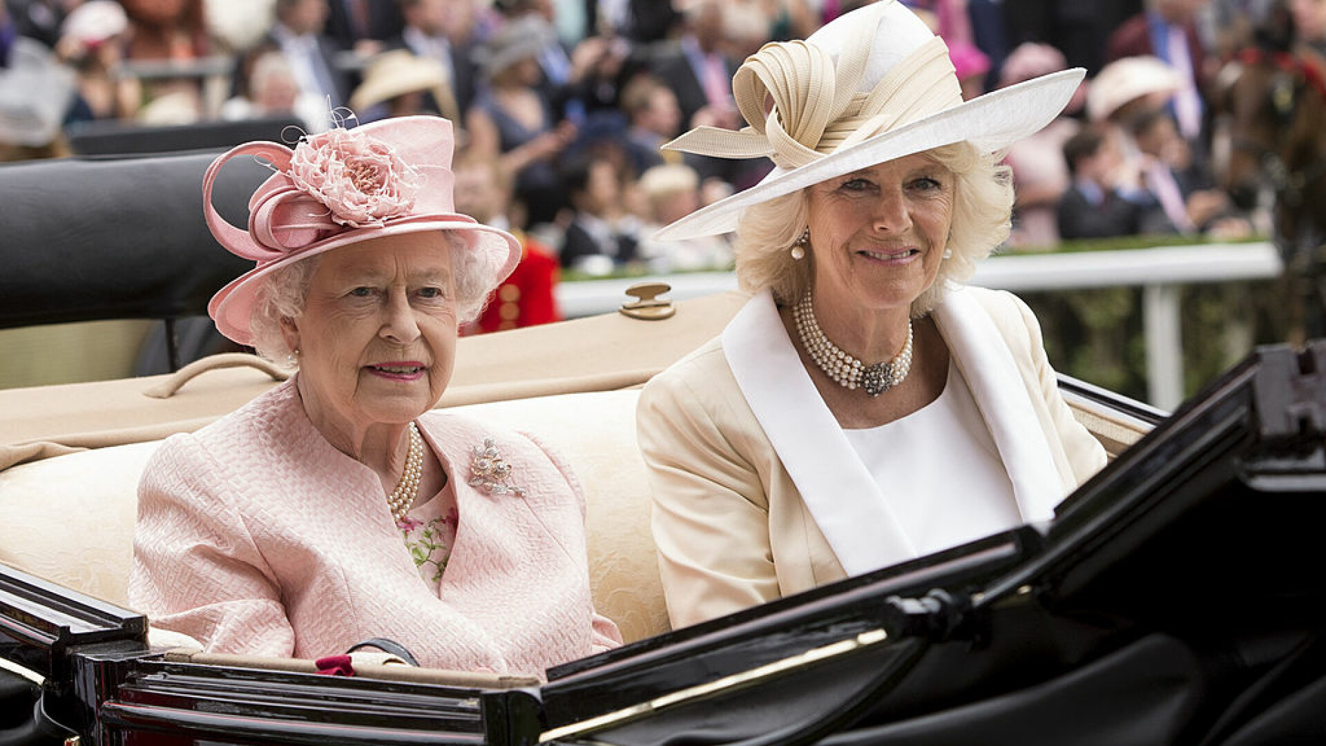Regina Elisabeta a II-a și Camilla