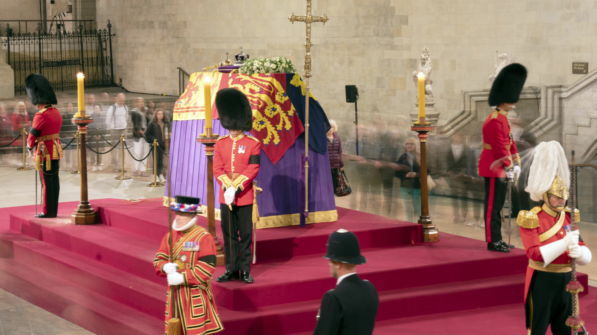 funeralii regina elisabeta a II-a sicriu