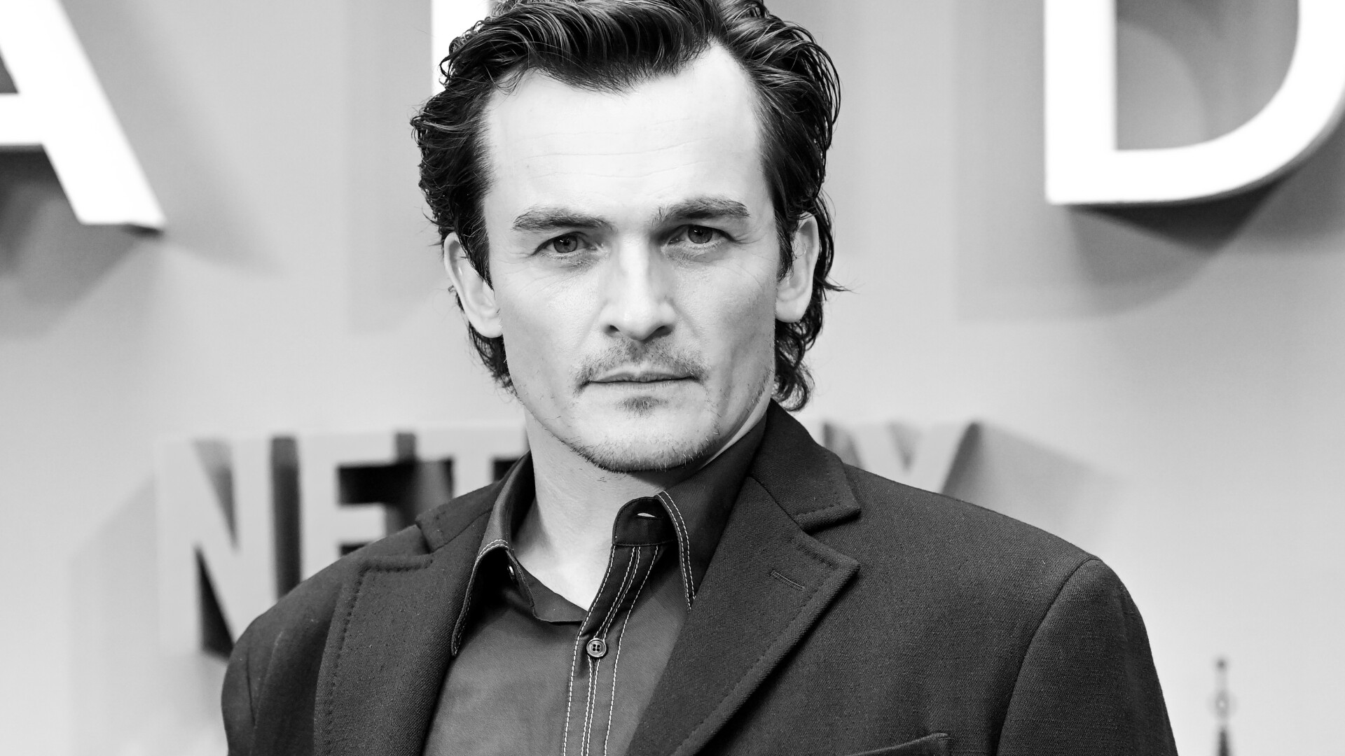 (P) Rupert Friend se alătură lui John Malkovich în distribuția filmului Cravata Galbenă