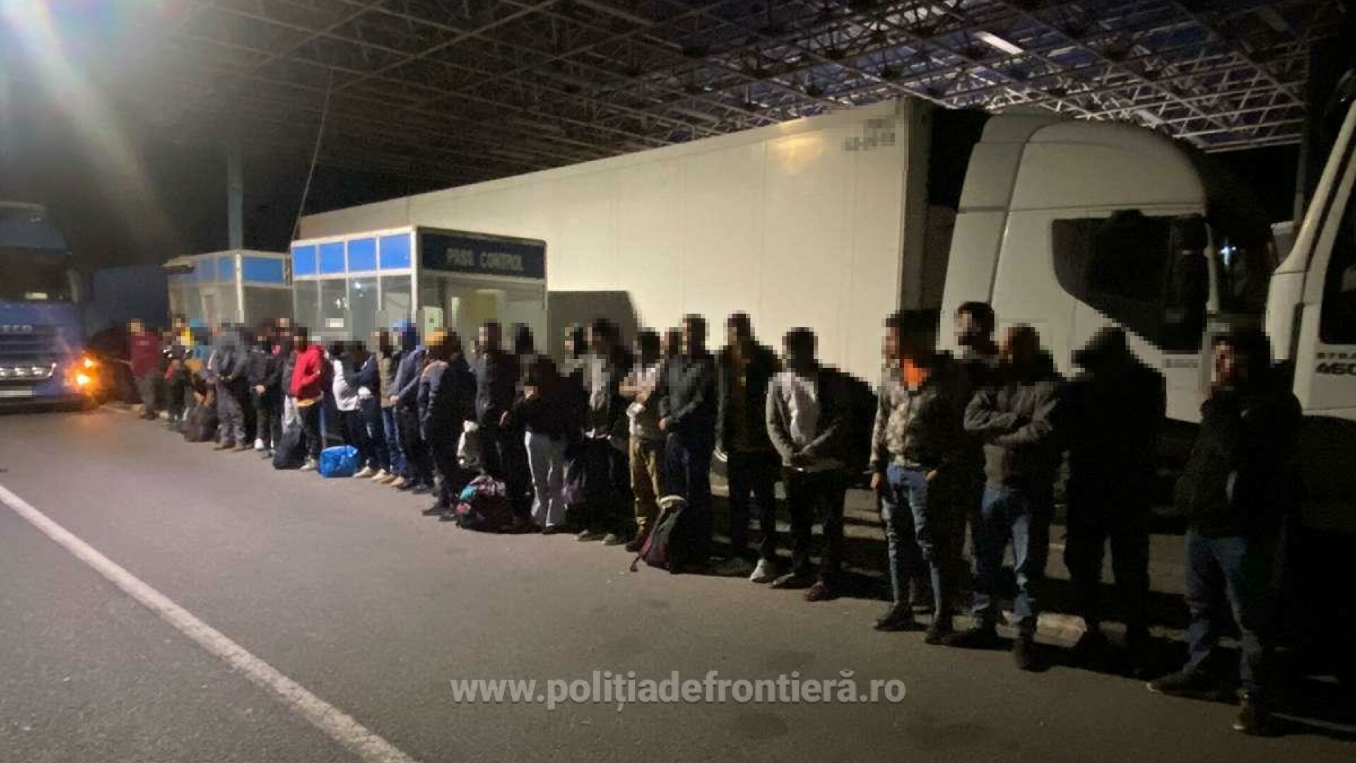 77 de migranţi, prinşi când încercau să iasă ilegal din România