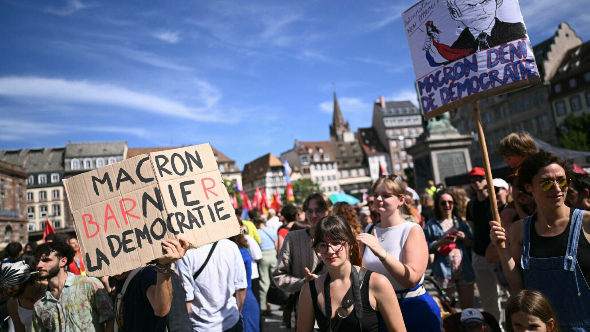 protest michel barnier macron