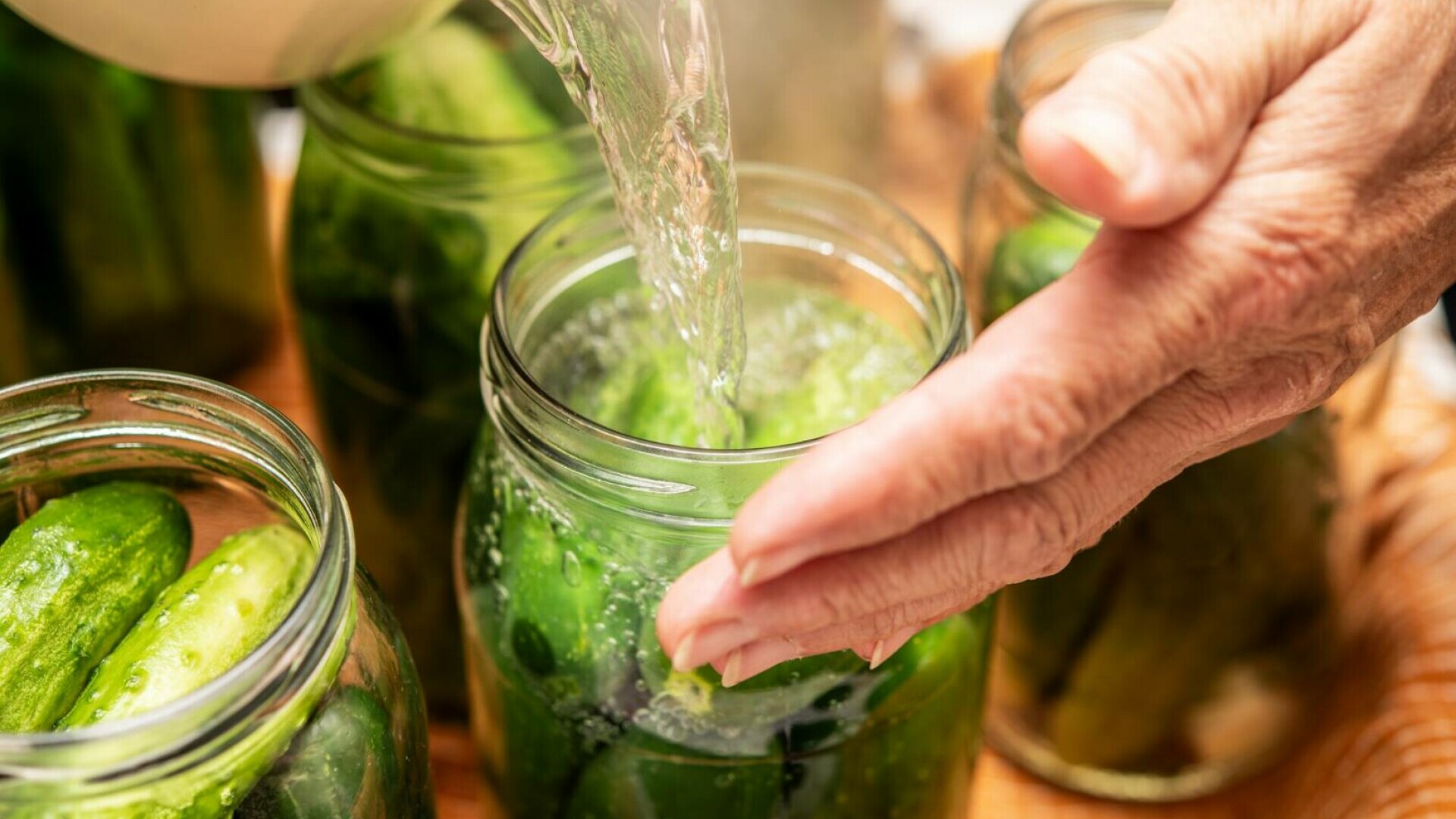 Murături fără oțet – rețete tradiționale și alternative gustoase. Care sunt mai sănătoase