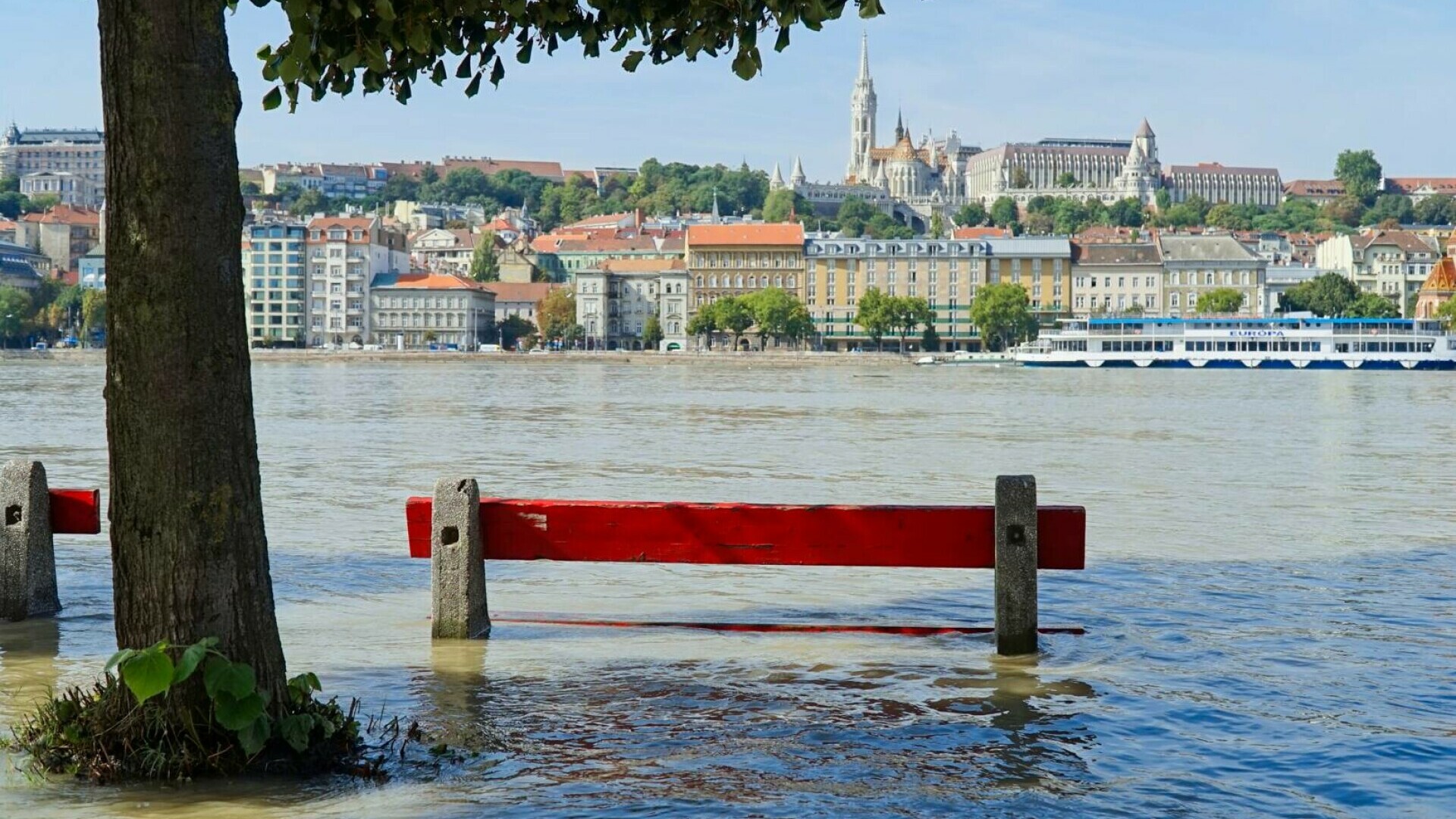 inundatii budapesta ungaria