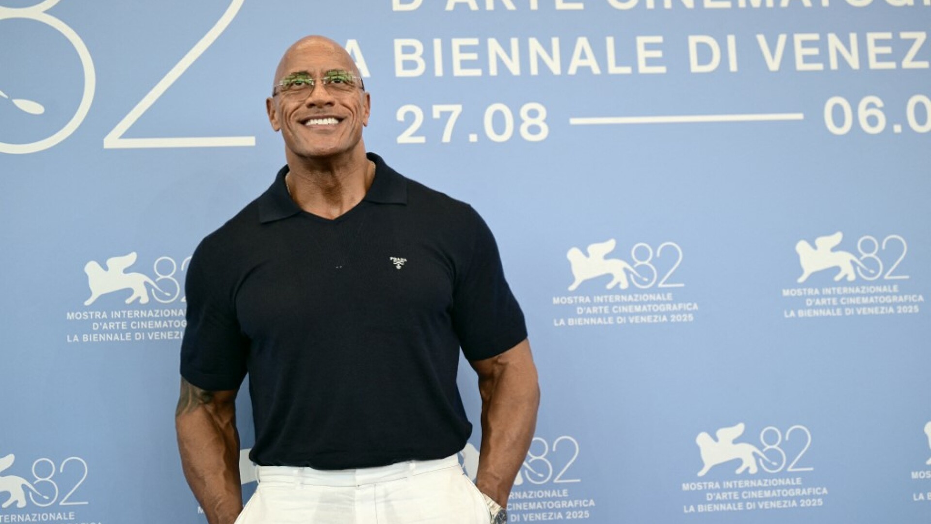 Dwayne Johnson, apariție spectaculoasă la Veneția. Actorul a trecut printr-o schimbare de look spectaculoasă