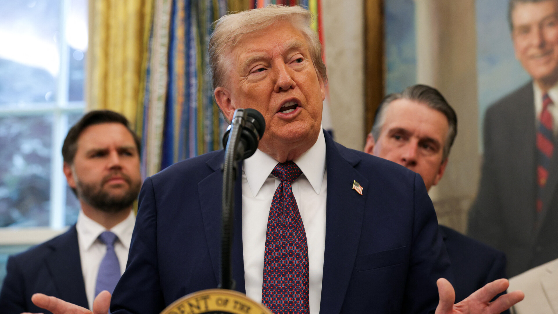 Donald Trump, prima apariție publică după zvonurile că ar fi murit: „Am avut un weekend activ”