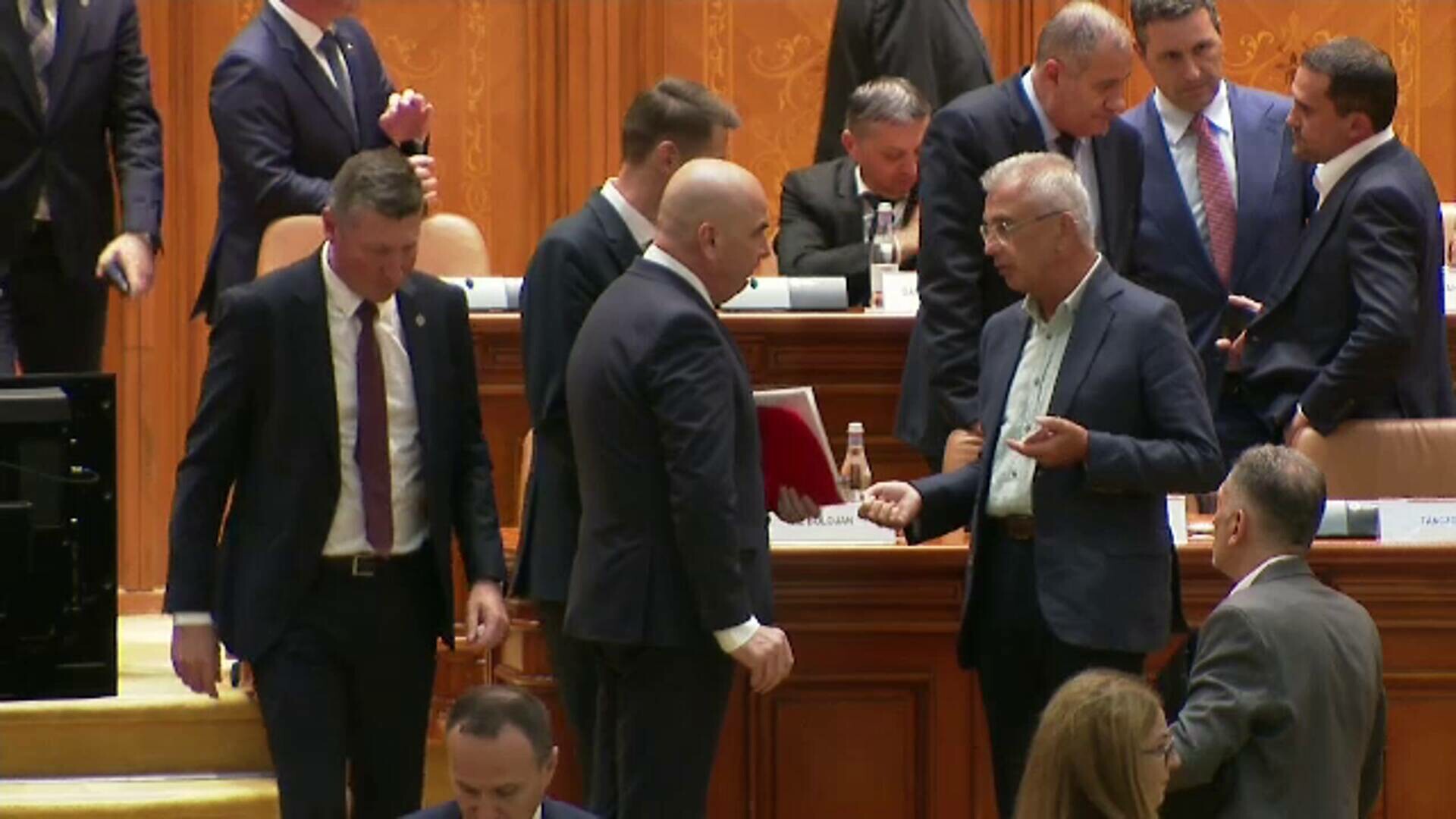 AUR va depune patru moțiuni de cenzură împotriva cabinetului Bolojan. Sunt contestate patru dintre cele cinci pachete