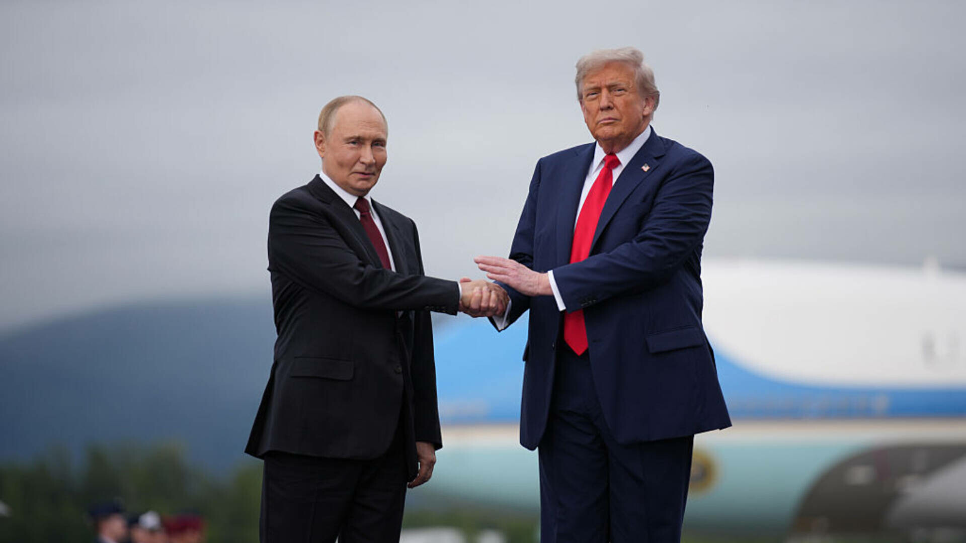 Trump îl avertizează pe Putin că „ceva se va întâmpla” dacă nu cooperează. SUA iau în calcul sancțiuni dure