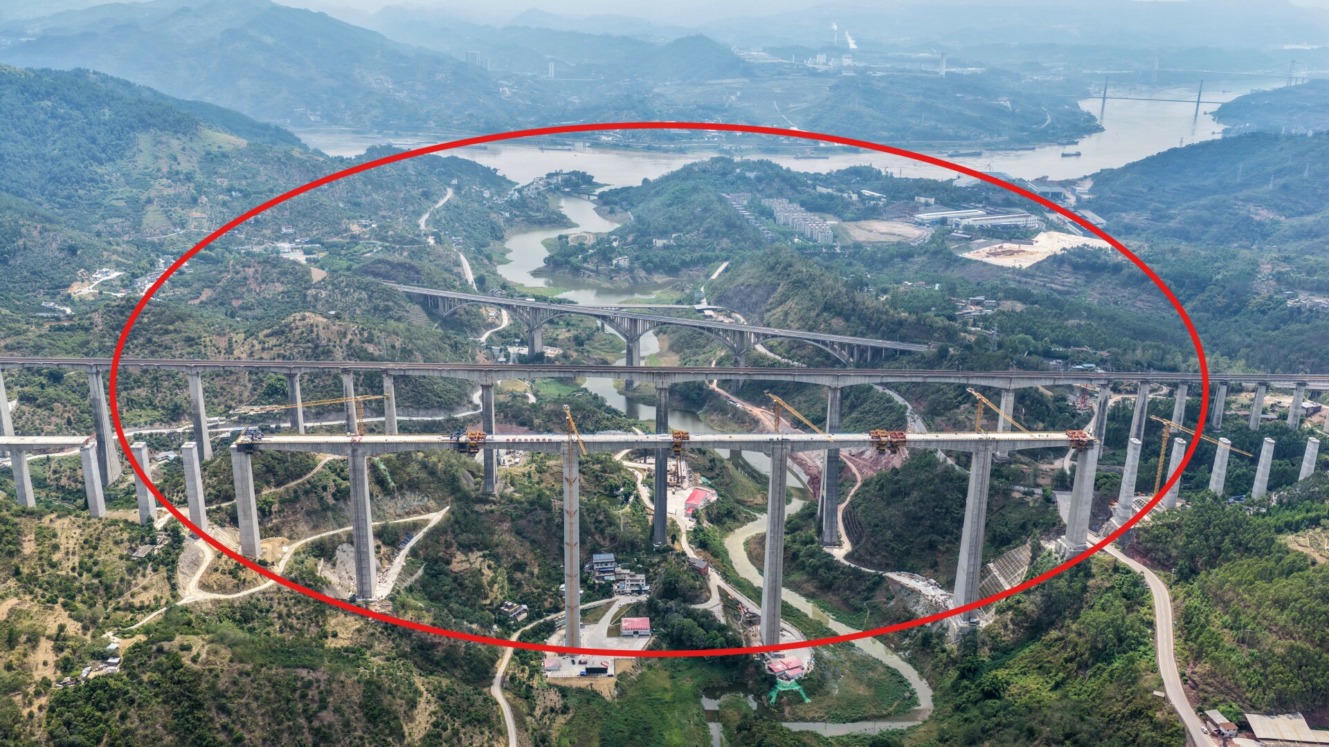 FOTO China construiește, în tăcere, varianta terestră a Canalului Suez, ca să nu mai traverseze Marea Sudului și să evite SUA