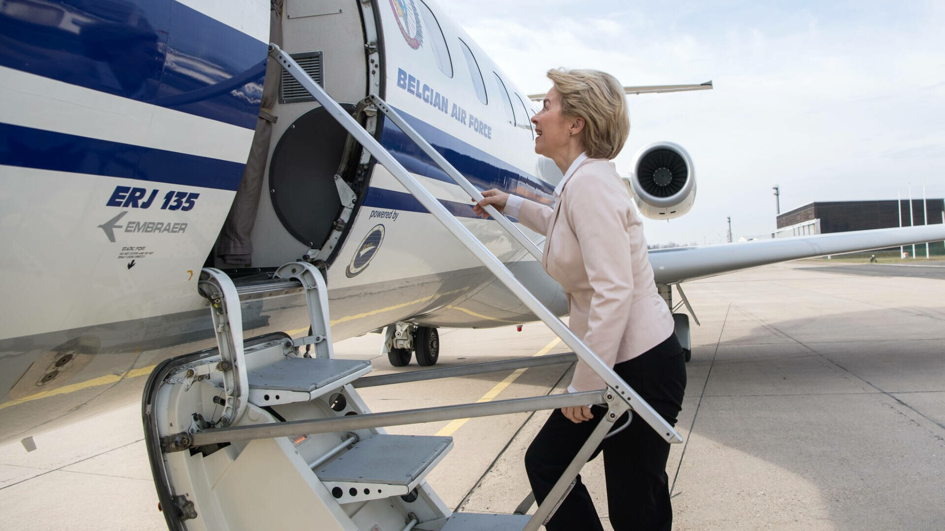 Bulgaria susține că avionul care o transporta pe șefa UE nu a fost bruiat de ruși. Variantă găsită de guvernul de la Sofia