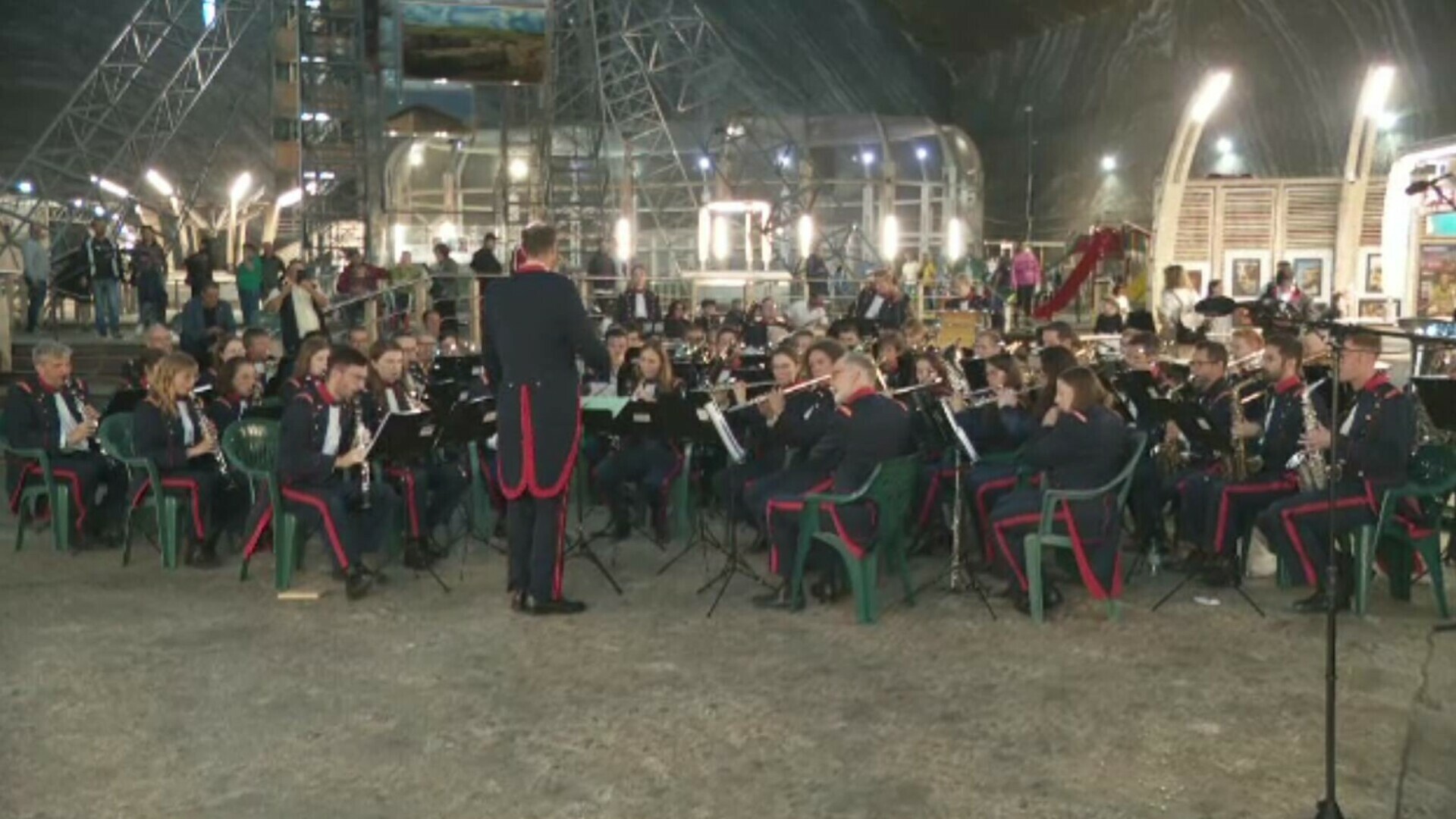Concert simfonic la 120 de metri adâncime: Orchestra Elveției a făcut spectacol la Salina Turda