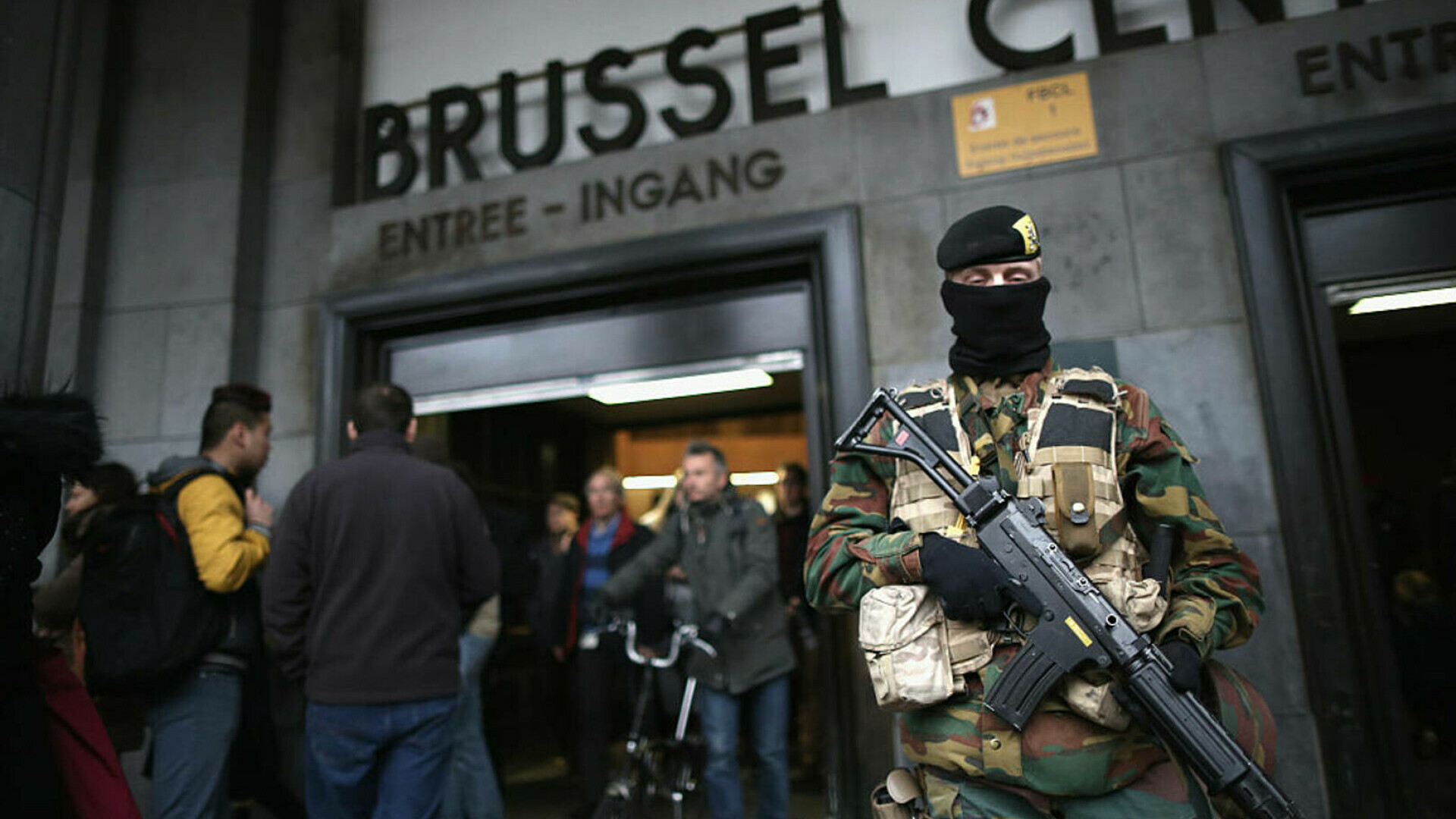 Armata belgiană, gata să intervină pe străzile din Bruxelles într-o mare luptă. Situația din oraș este „catastrofală”