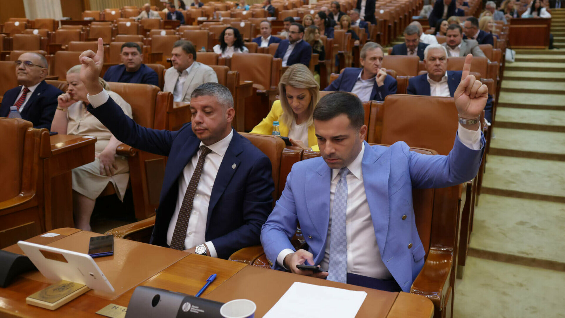 Scandal în Parlament, pe tema cvorumului. Cerința AUR, respinsă de preşedintele de şedinţă