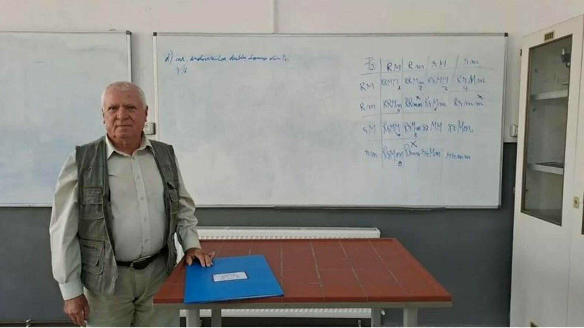 Predă Fizica la 80 de ani, după 56 de ani de activitate. Profesorul Ioan Brânzan începe un nou an
