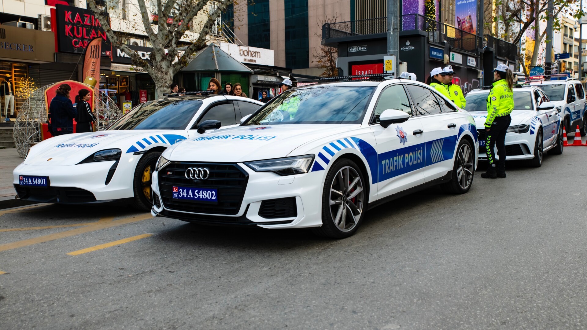 Doi polițiști morți și alți doi răniți, după un atac armat într-o secție de poliție din Turcia. Suspectul e un adolescent