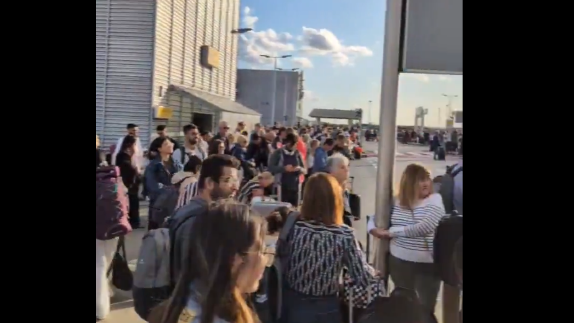 Un terminal al Aeroportului Heathrow a fost evacuat în urma unui „posibil incident cu materiale periculoase”
