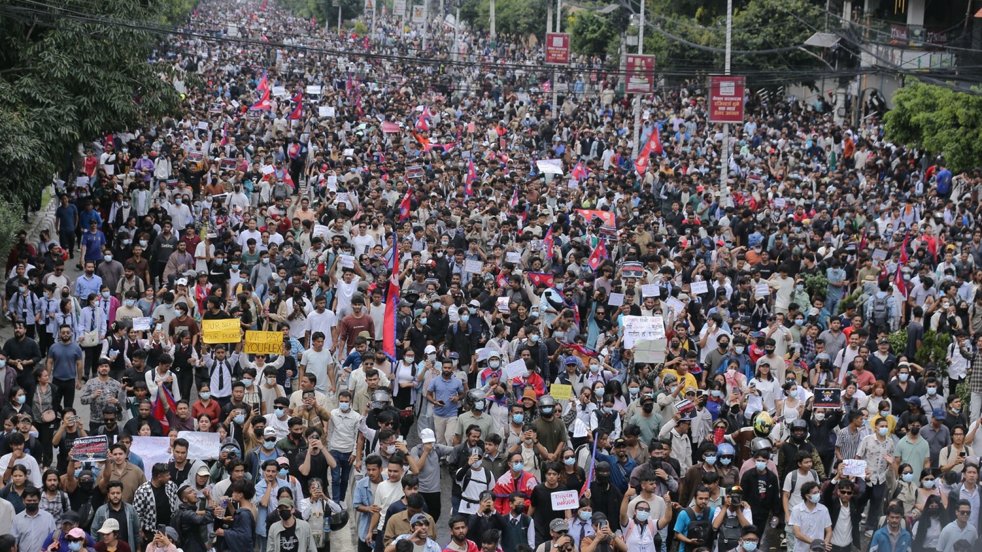 Cel putin 19 morți în timpul protestelor „Gen-Z” din Nepal, izbucnite după blocarea rețelelor sociale. Peste 100 de răniți