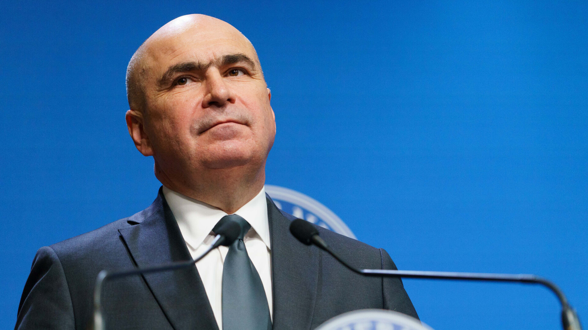 Compania de stat în care directorii au aproape 20.000 euro salariu. Ilie Bolojan dezvăluie că s-au dublat lefurile în 2025