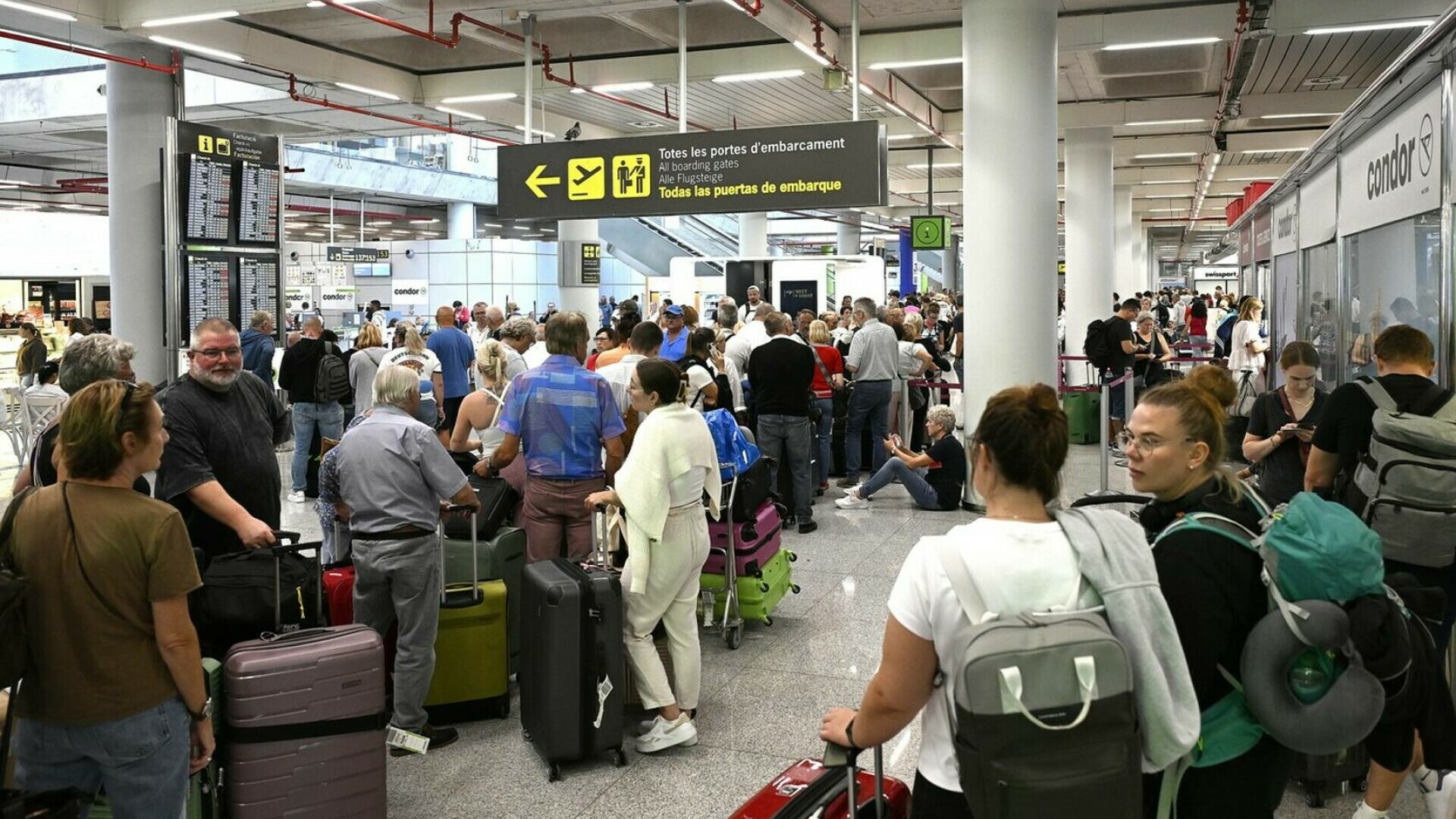 Haos pe aeroportul din Mallorca. Ploile torențiale au provocat întârzieri și anulări de zboruri.