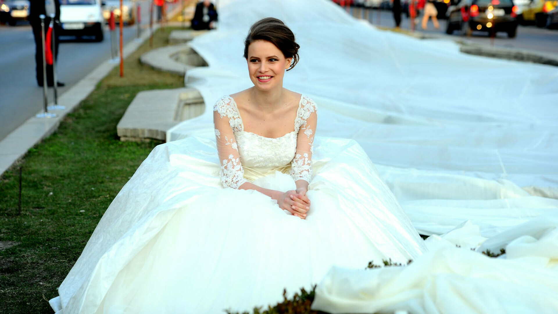 cea mai lungă trenă de rochie de mireasă purtată de emma dumitrescu