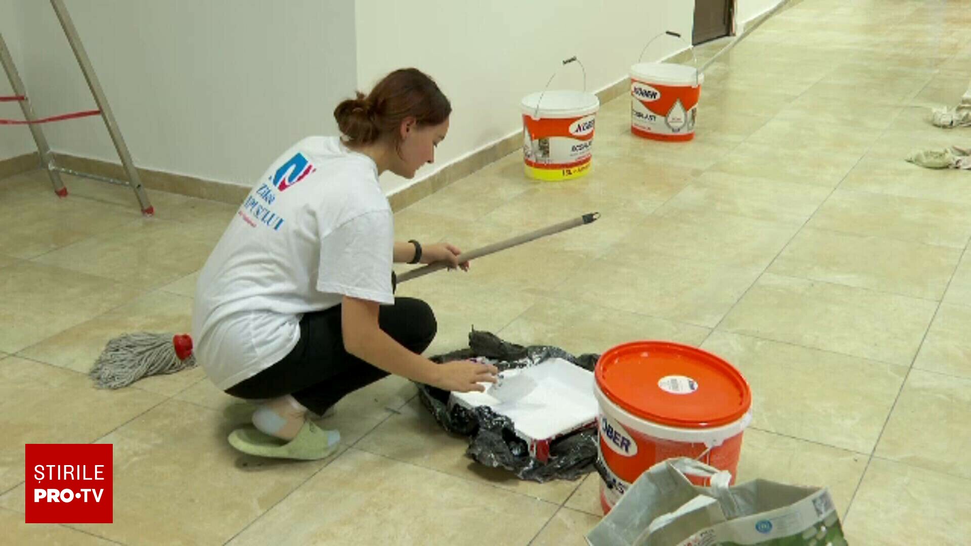 Studen&#539;ii din Ia&#537;i &#537;i-au unit for&#539;ele. Au &icirc;nceput s&#259; renoveze c&#259;minele &icirc;n schimbul a o lun&#259; de cazare gratuit&#259;