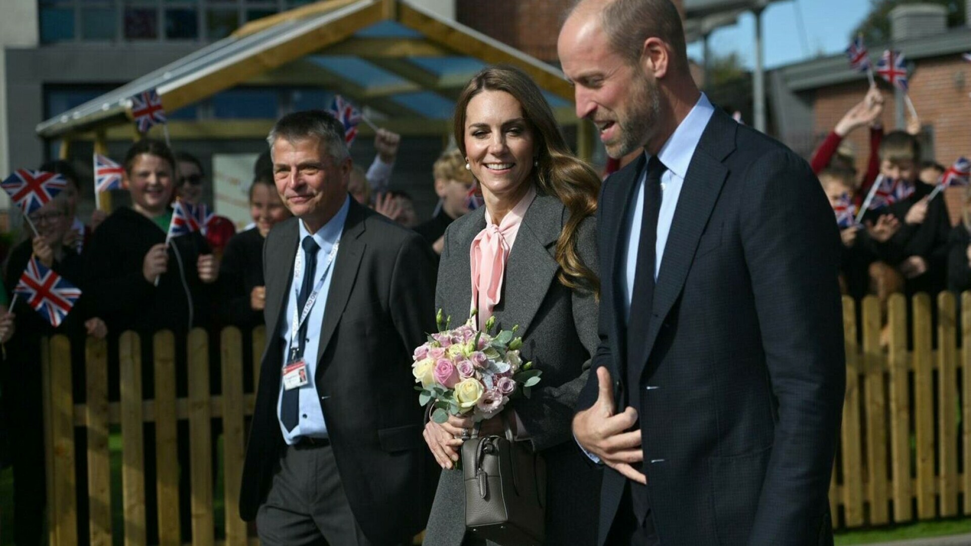 Prinţesa şi Prinţul de Wales au vizitat o şcoală din Southport